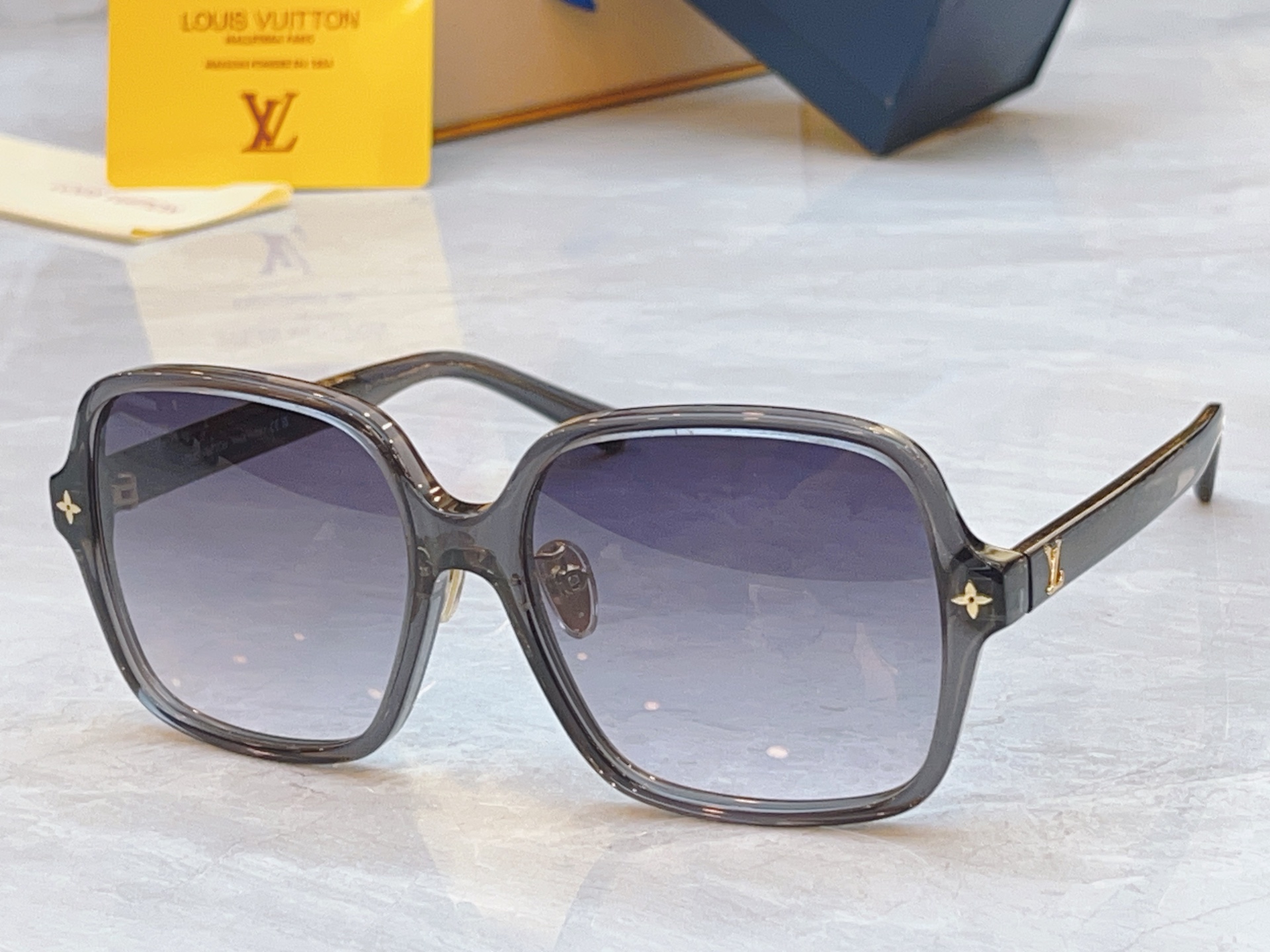 ，【LOUIS VUITTO*】路易*威登新款太阳镜，MODEL：Z3044E，SIZE：56口16-1