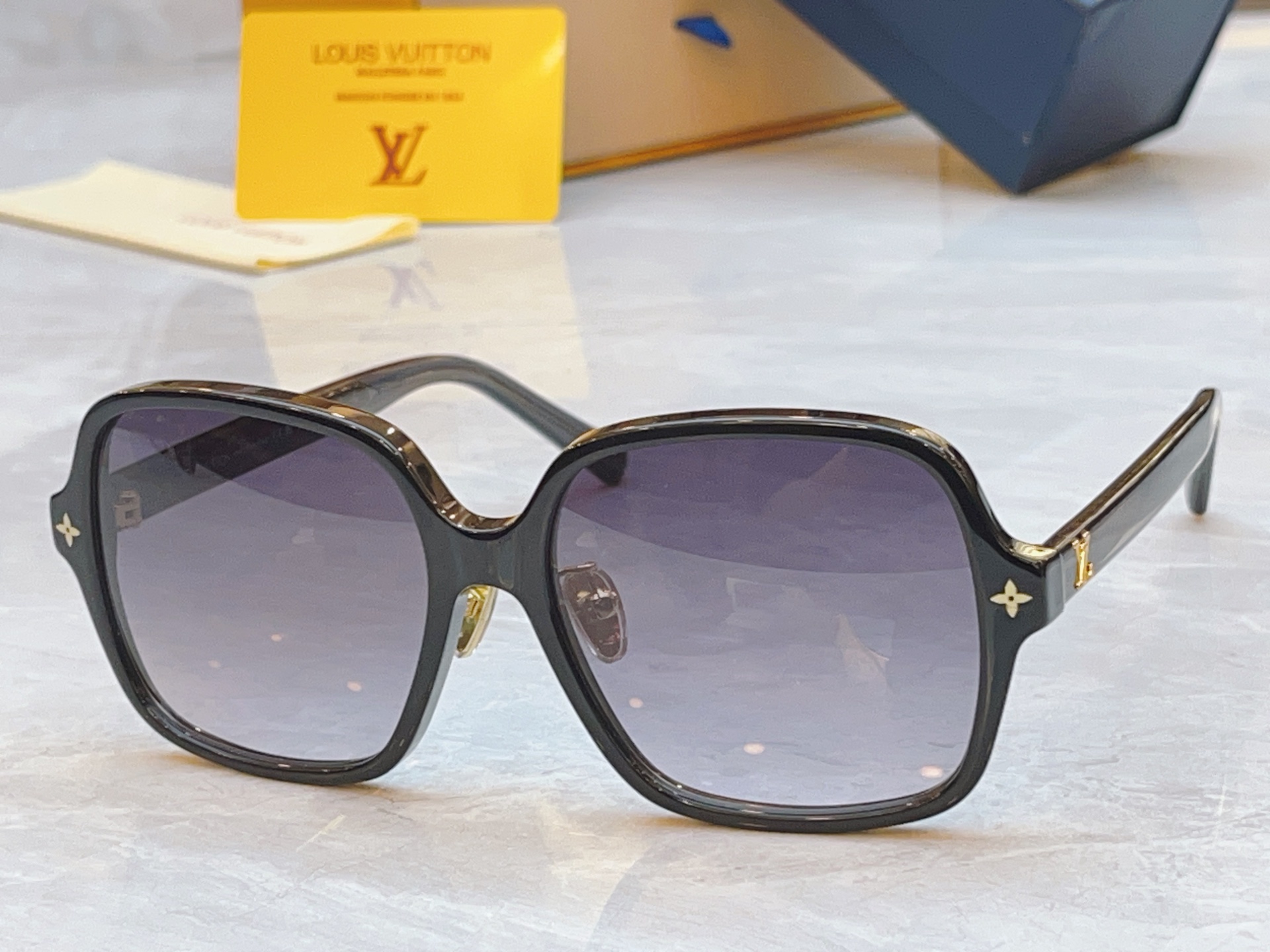 ，【LOUIS VUITTO*】路易*威登新款太阳镜，MODEL：Z3044E，SIZE：56口16-1