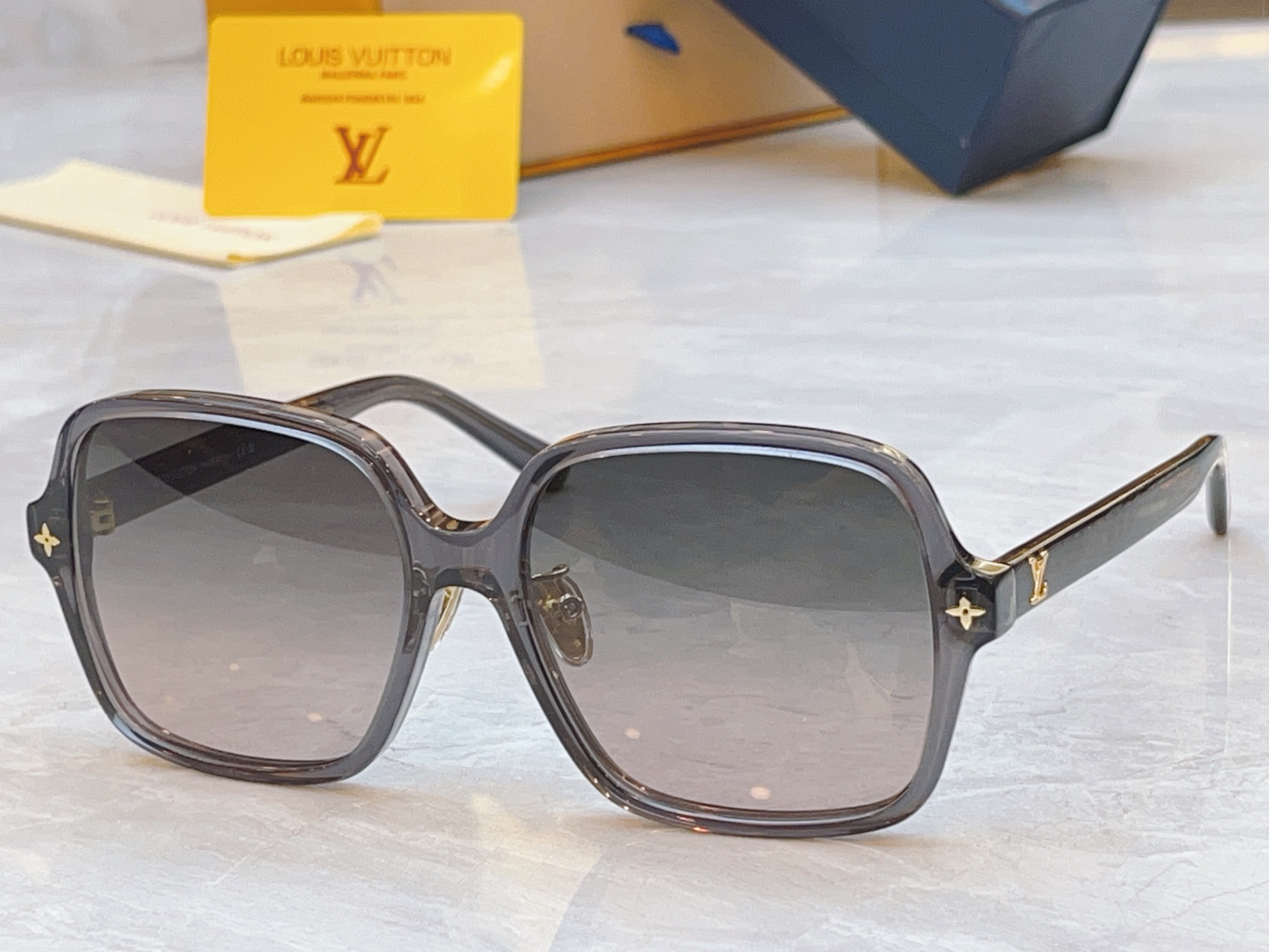 ，【LOUIS VUITTO*】路易*威登新款太阳镜，MODEL：Z3044E，SIZE：56口16-1
