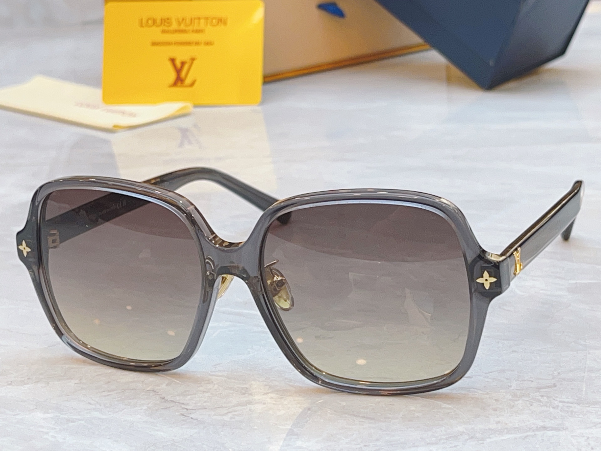 ，【LOUIS VUITTO*】路易*威登新款太阳镜，MODEL：Z3044E，SIZE：56口16-1