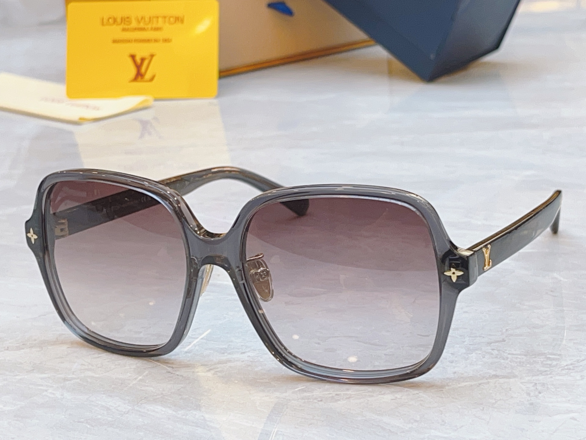 ，【LOUIS VUITTO*】路易*威登新款太阳镜，MODEL：Z3044E，SIZE：56口16-1
