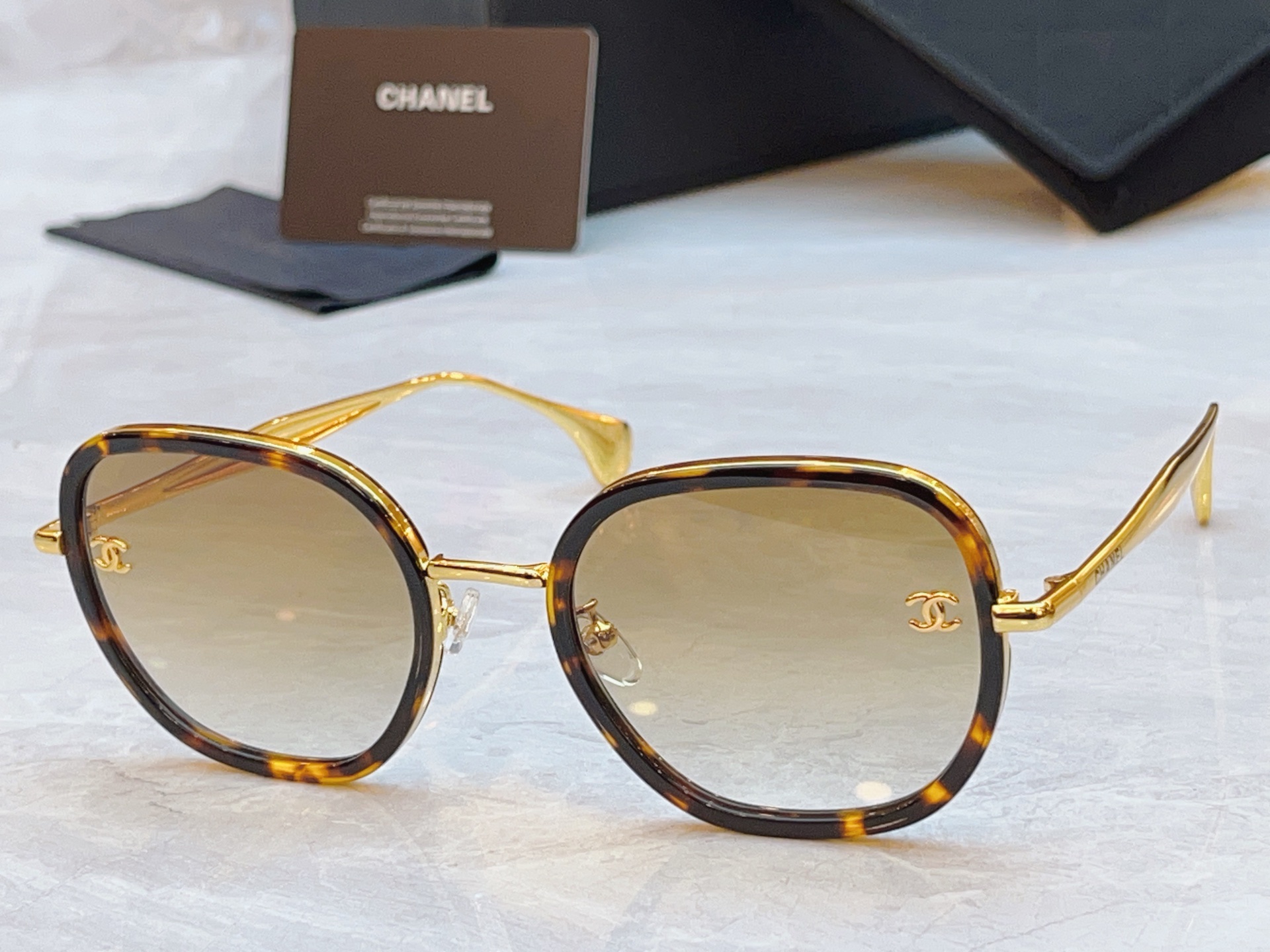 ，【CHANE*】香奈儿新款太阳镜，MODEL：CH5508-H，SIZE：55口22-145