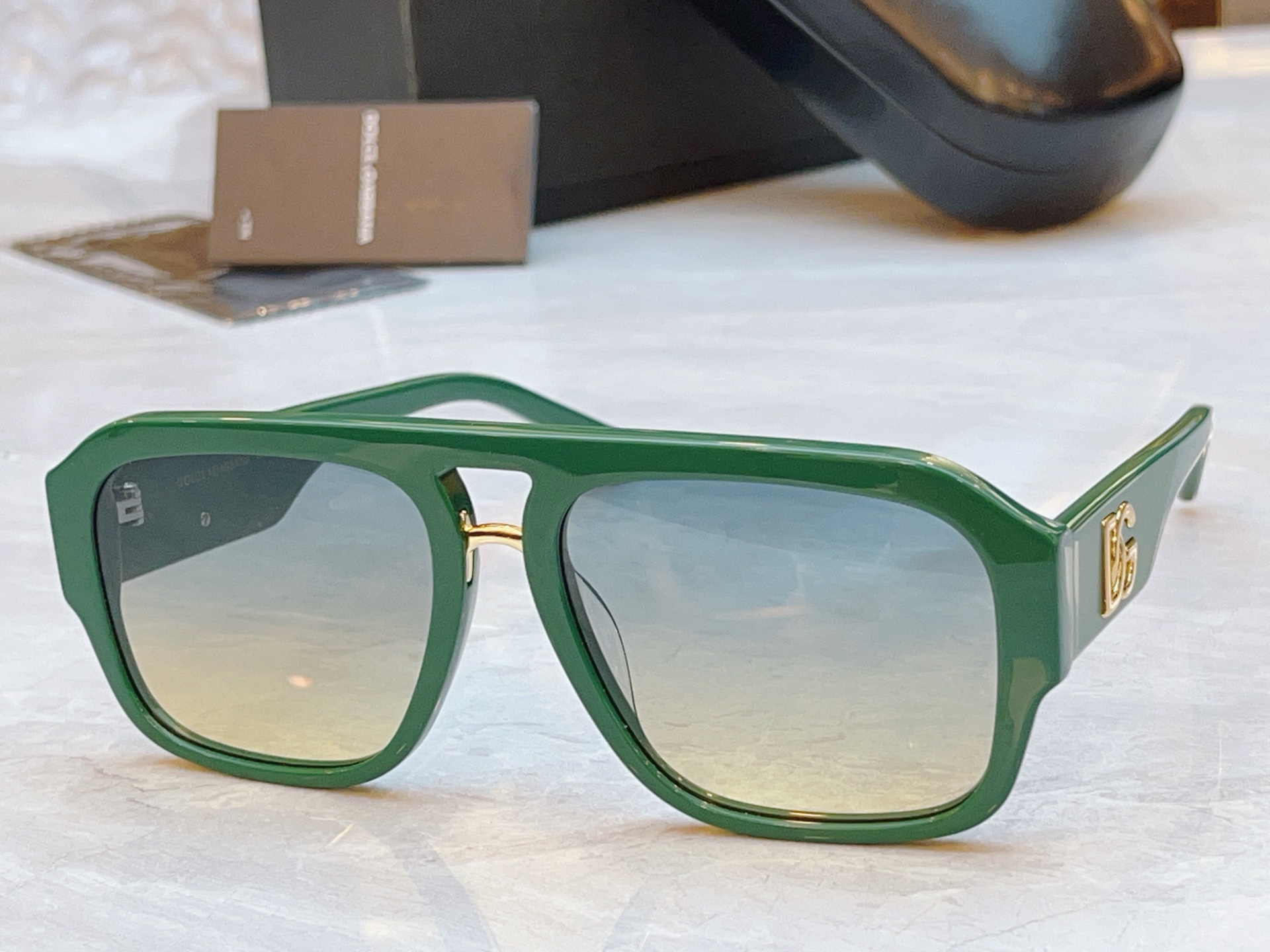 ，【DOLCE & GABBAN*】D*G新款太阳镜，MODEL：DG4403，SIZE：57口18-1