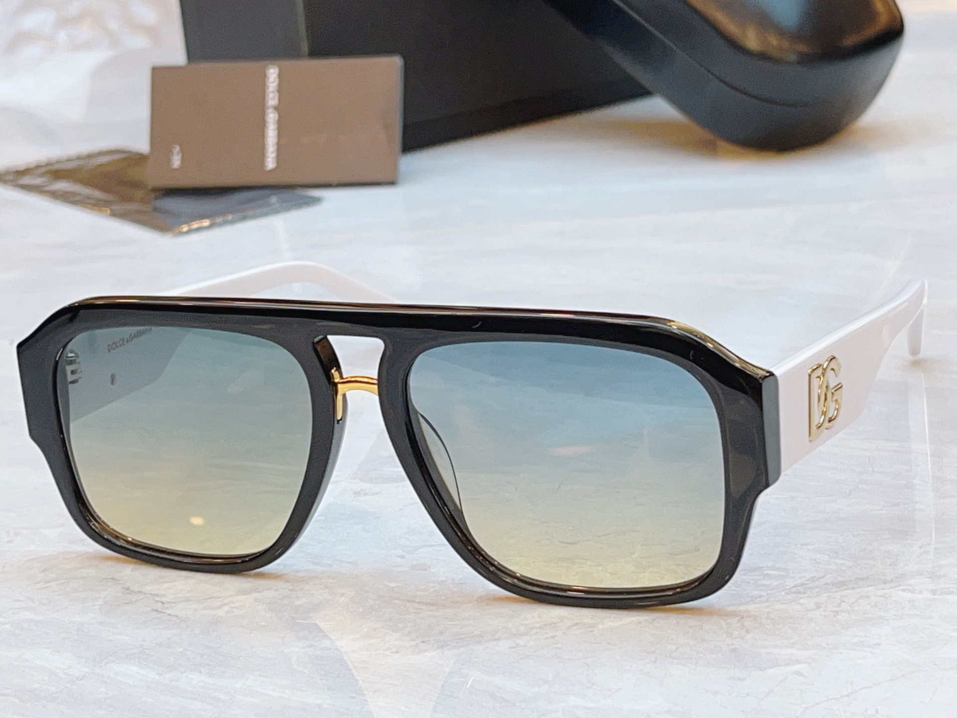 ，【DOLCE & GABBAN*】D*G新款太阳镜，MODEL：DG4403，SIZE：57口18-1