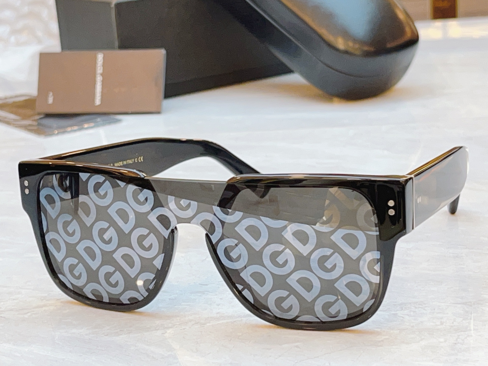 ，【DOLCE & GABBAN*】D*G新款太阳镜，MODEL：DG4356，SIZE：149口140