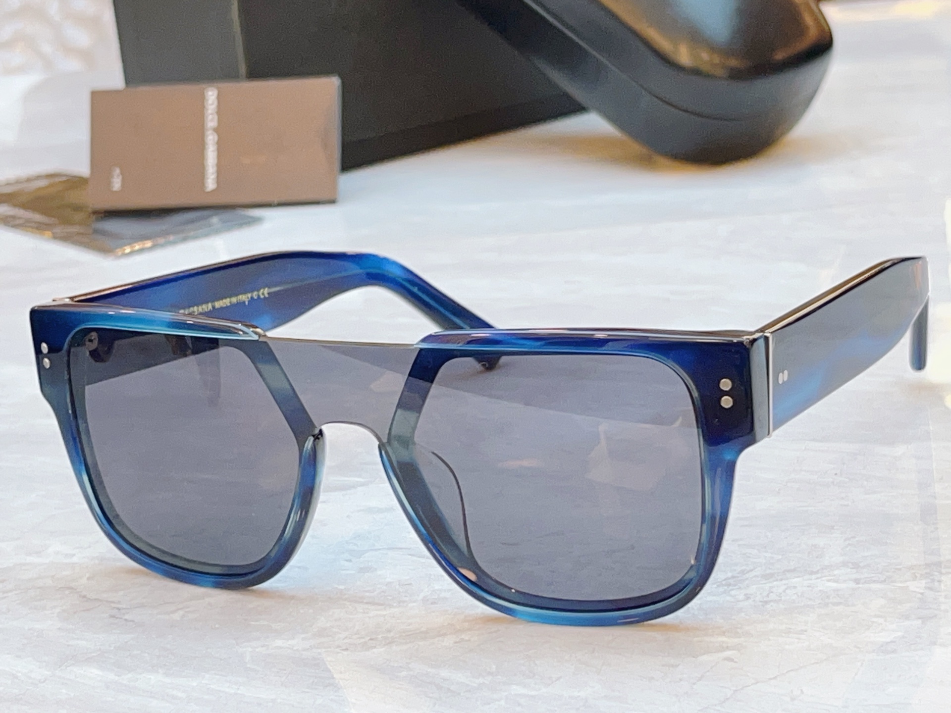 ，【DOLCE & GABBAN*】D*G新款太阳镜，MODEL：DG4356，SIZE：149口140