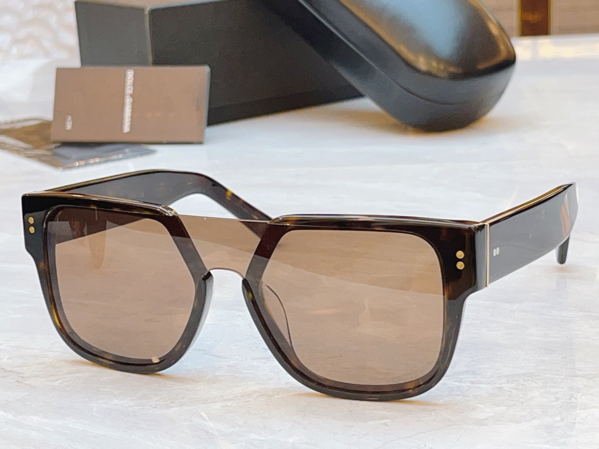 ，【DOLCE & GABBAN*】D*G新款太阳镜，MODEL：DG4356，SIZE：149口140