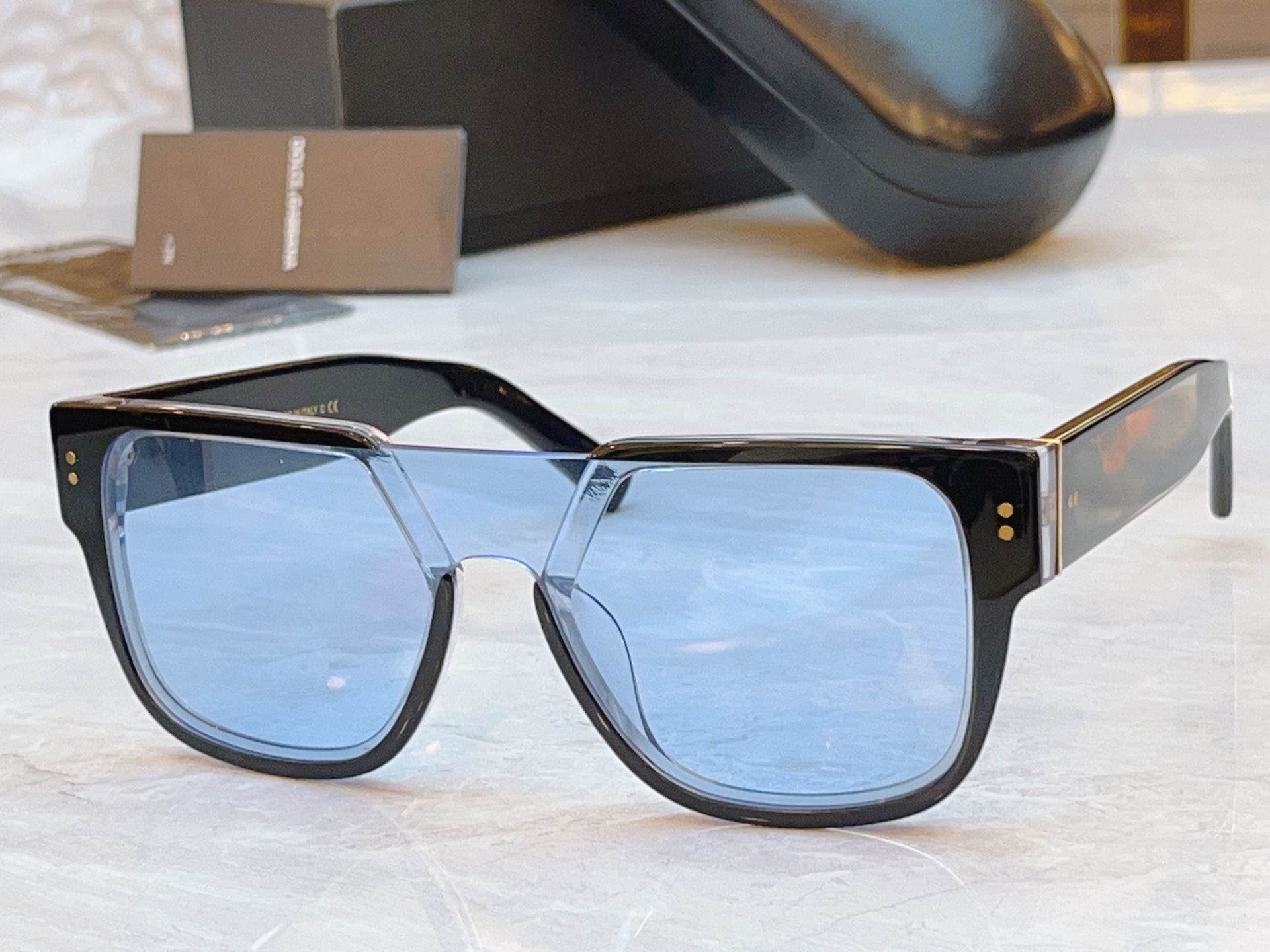 ，【DOLCE & GABBAN*】D*G新款太阳镜，MODEL：DG4356，SIZE：149口140