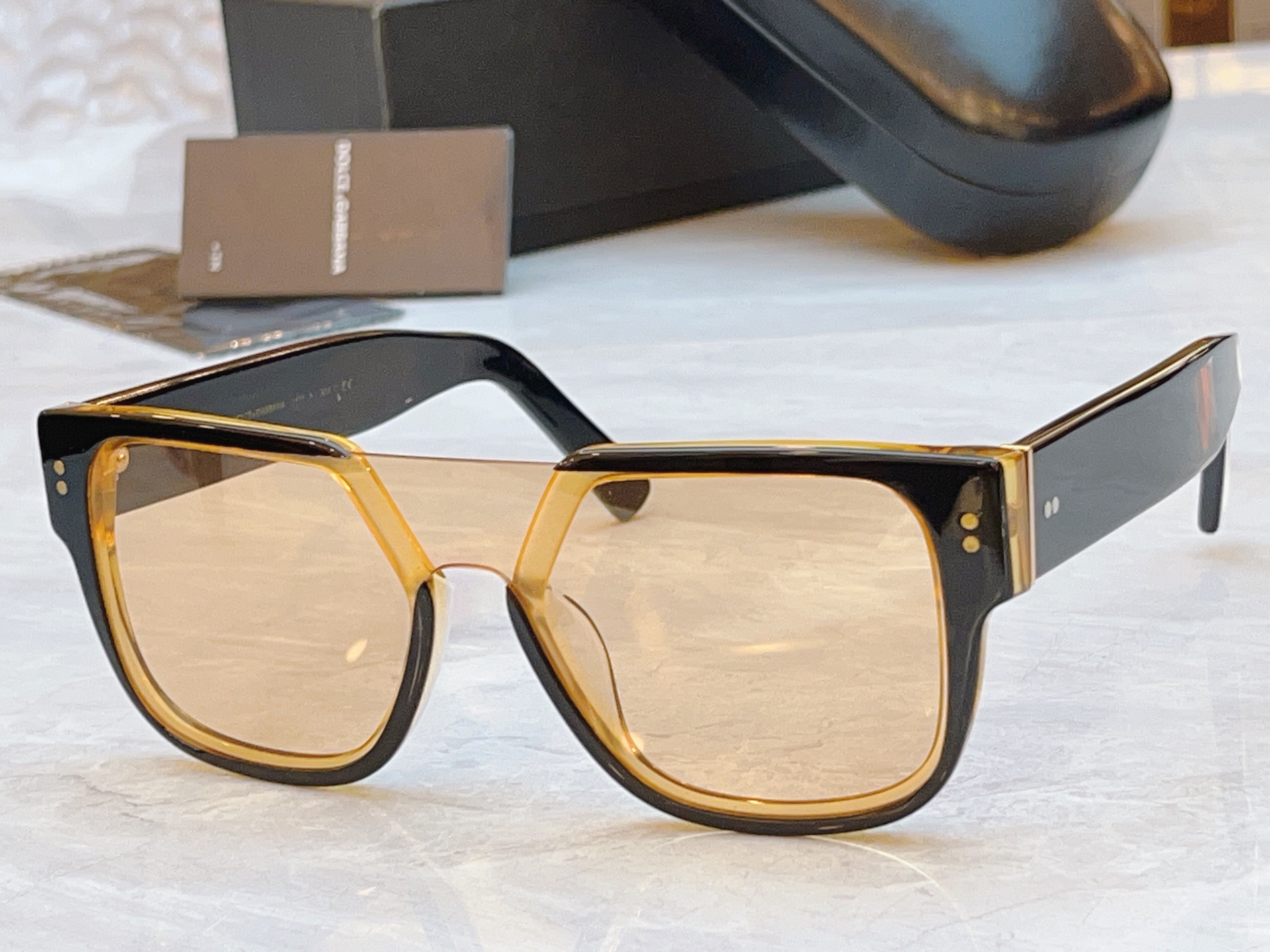 ，【DOLCE & GABBAN*】D*G新款太阳镜，MODEL：DG4356，SIZE：149口140