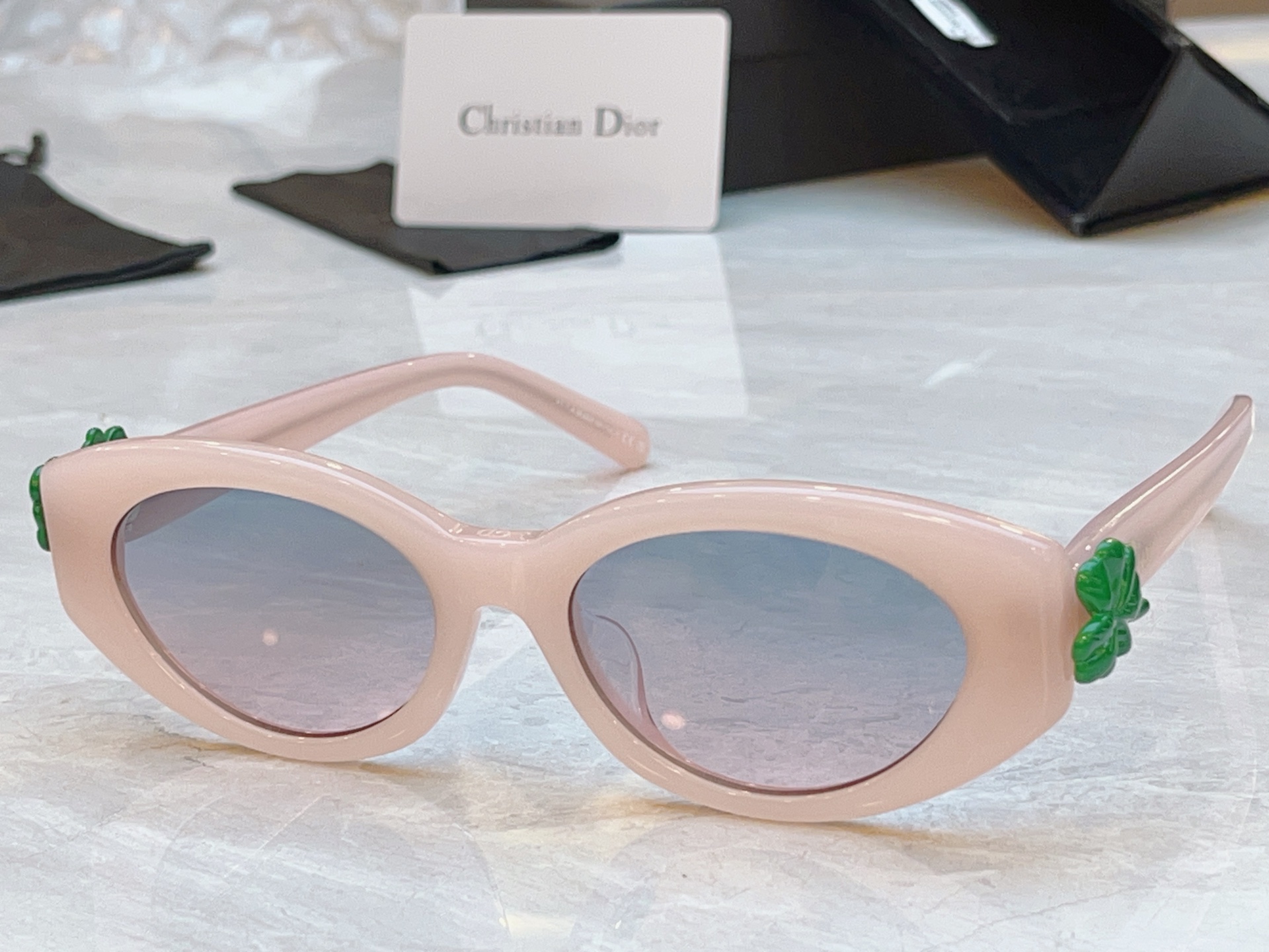 ，【DIO* 】迪*奥新款太阳镜，MODEL：Dior Clover B1I，SIZE：52口19-14