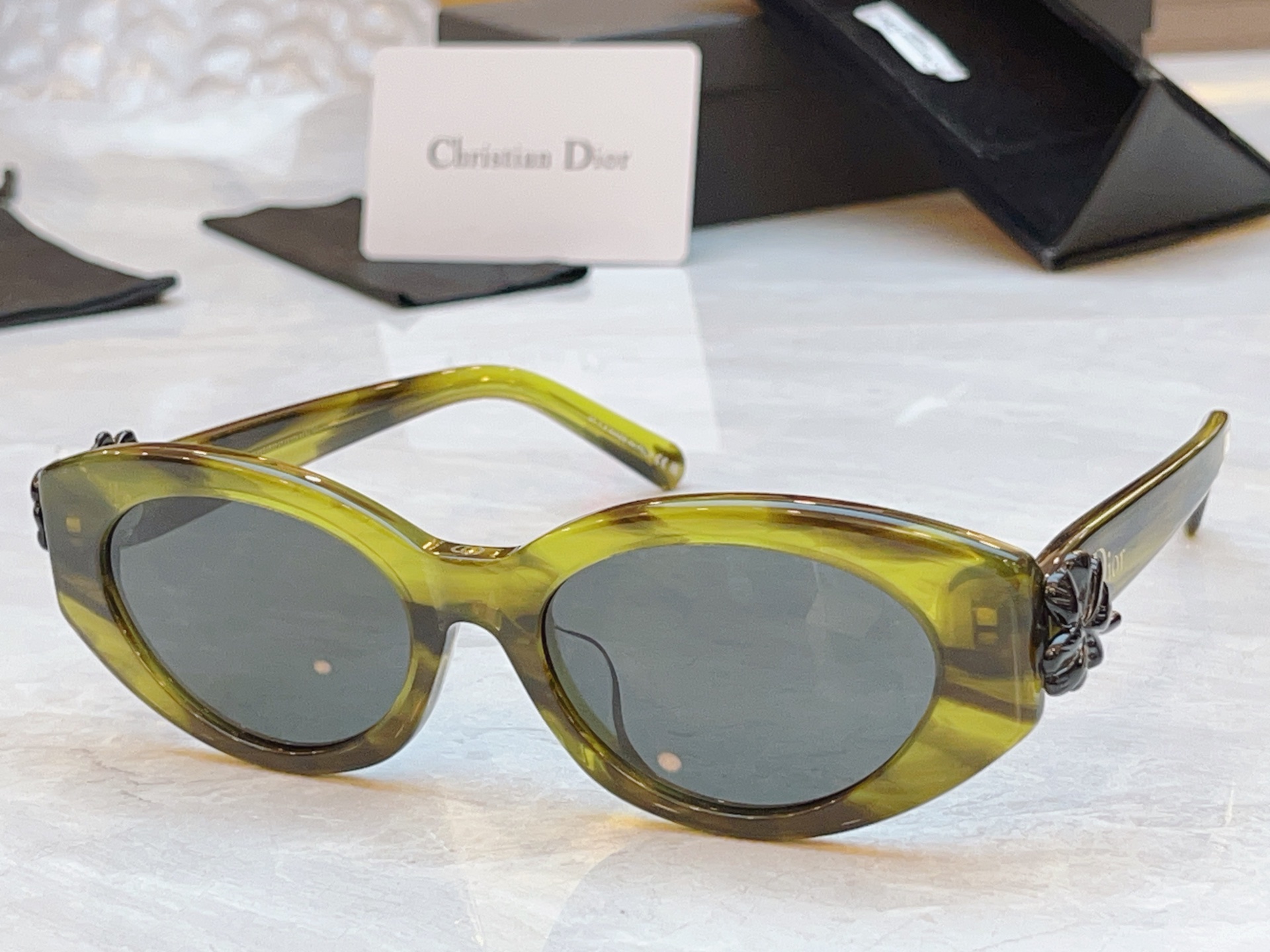 ，【DIO* 】迪*奥新款太阳镜，MODEL：Dior Clover B1I，SIZE：52口19-14