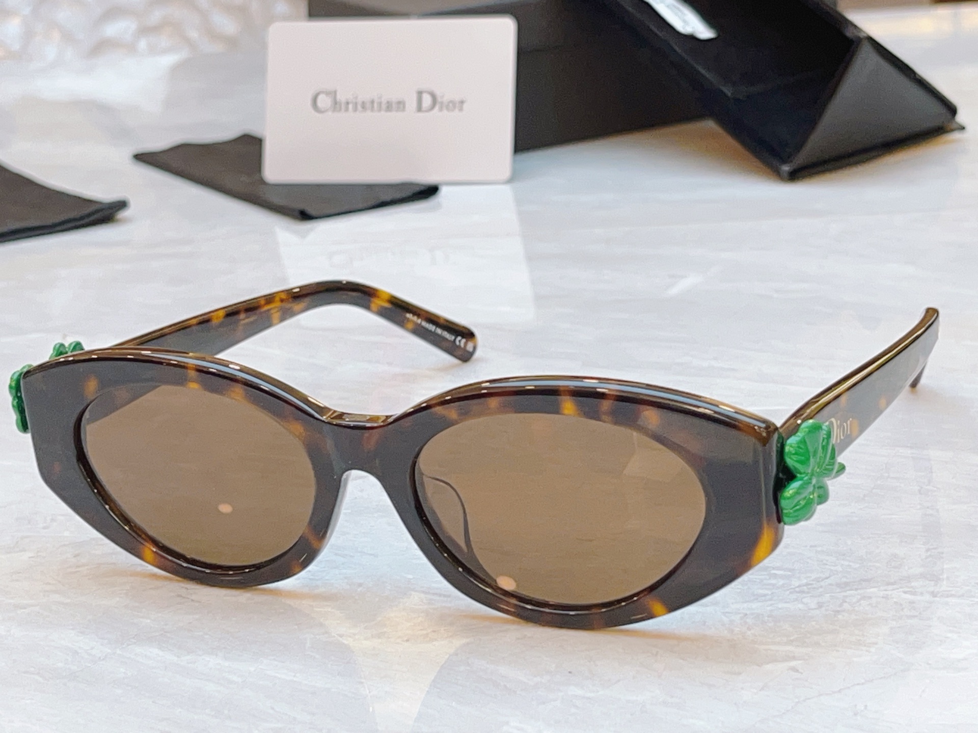 ，【DIO* 】迪*奥新款太阳镜，MODEL：Dior Clover B1I，SIZE：52口19-14
