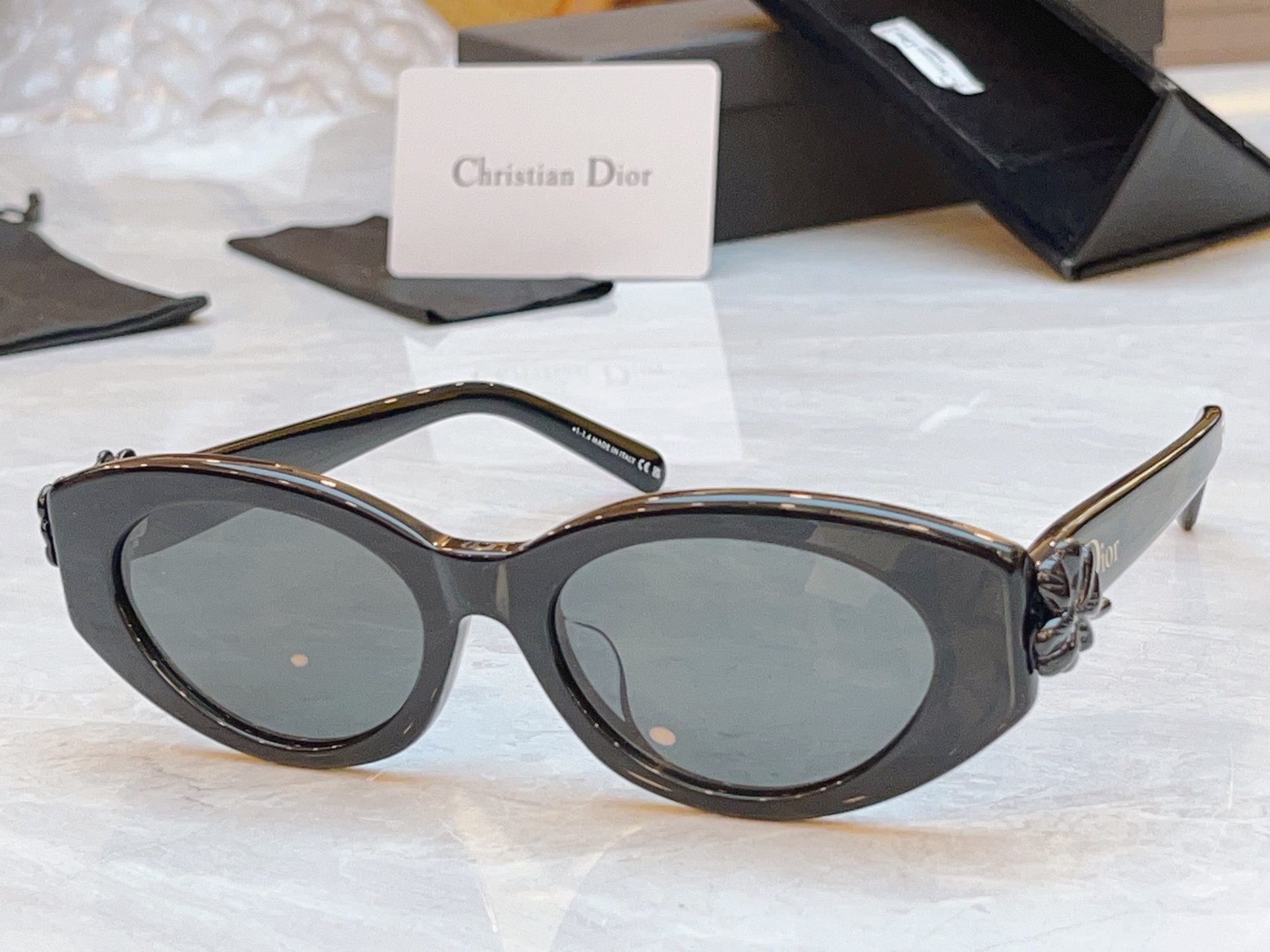 ，【DIO* 】迪*奥新款太阳镜，MODEL：Dior Clover B1I，SIZE：52口19-14