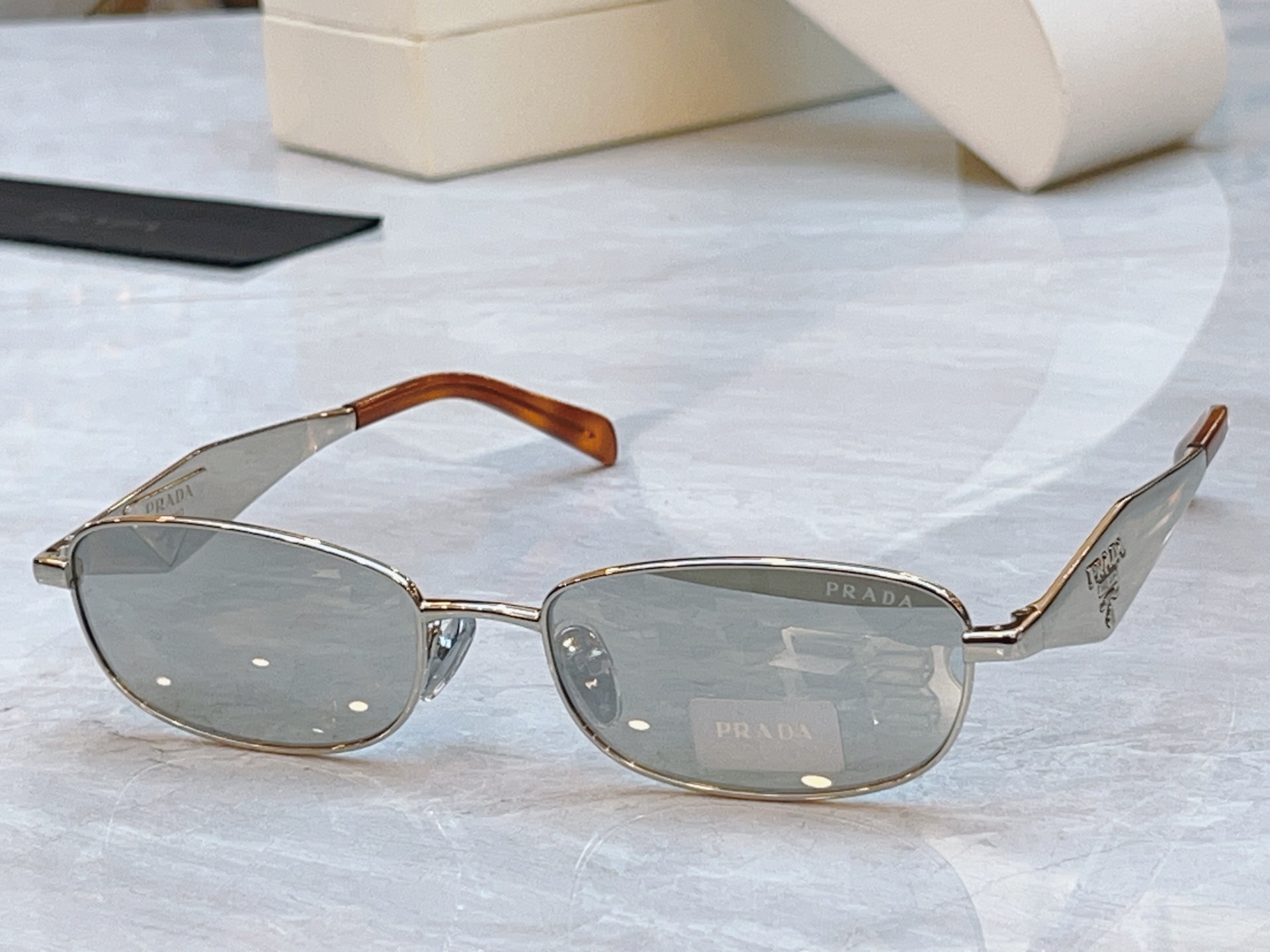 ，【PRAD*】普拉*达新款太阳镜🕶️，MODEL：PR D51S，SIZE：55口18-140