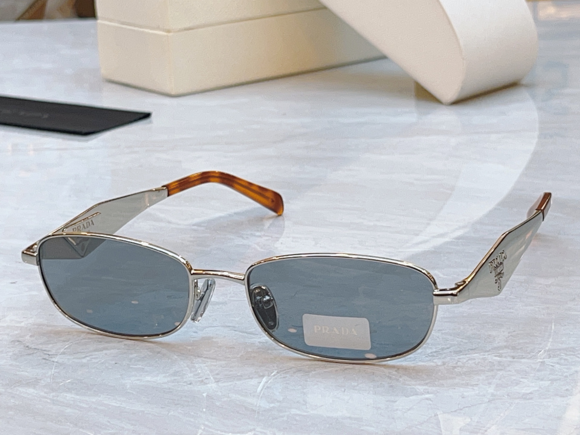，【PRAD*】普拉*达新款太阳镜🕶️，MODEL：PR D51S，SIZE：55口18-140