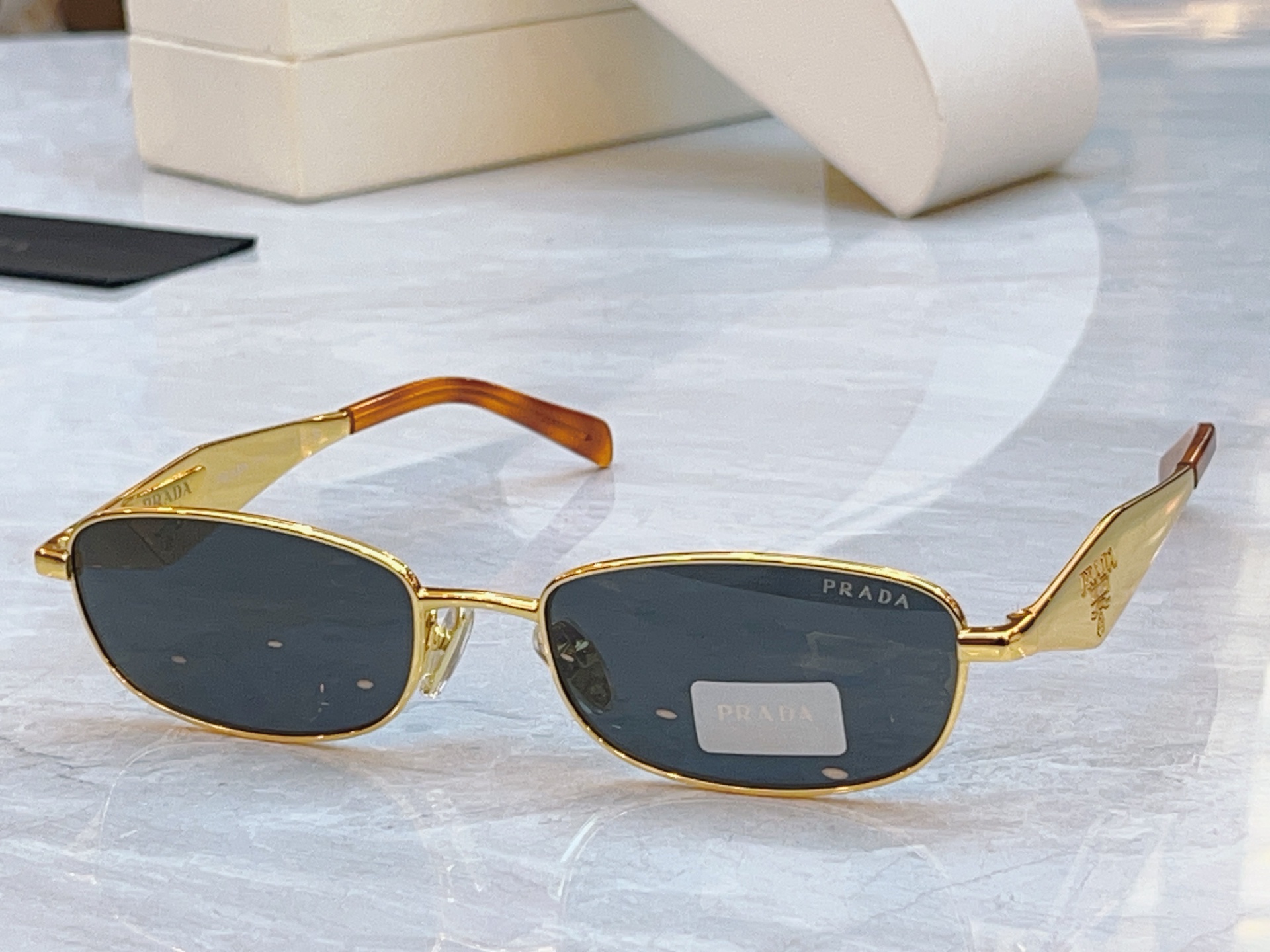 ，【PRAD*】普拉*达新款太阳镜🕶️，MODEL：PR D51S，SIZE：55口18-140