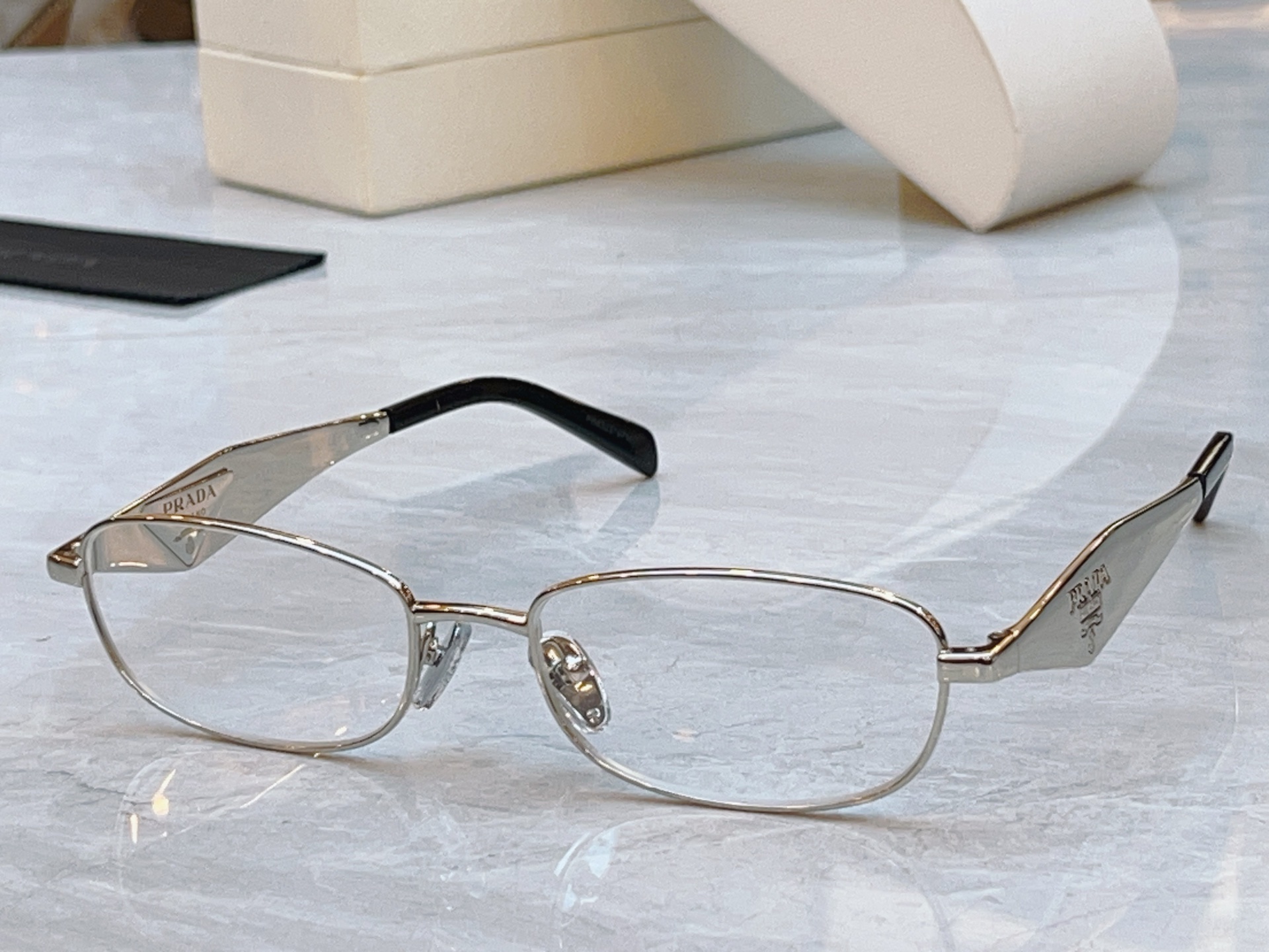 ，【PRAD*】普拉*达新款太阳镜🕶️，MODEL：PR D51S，SIZE：55口18-140