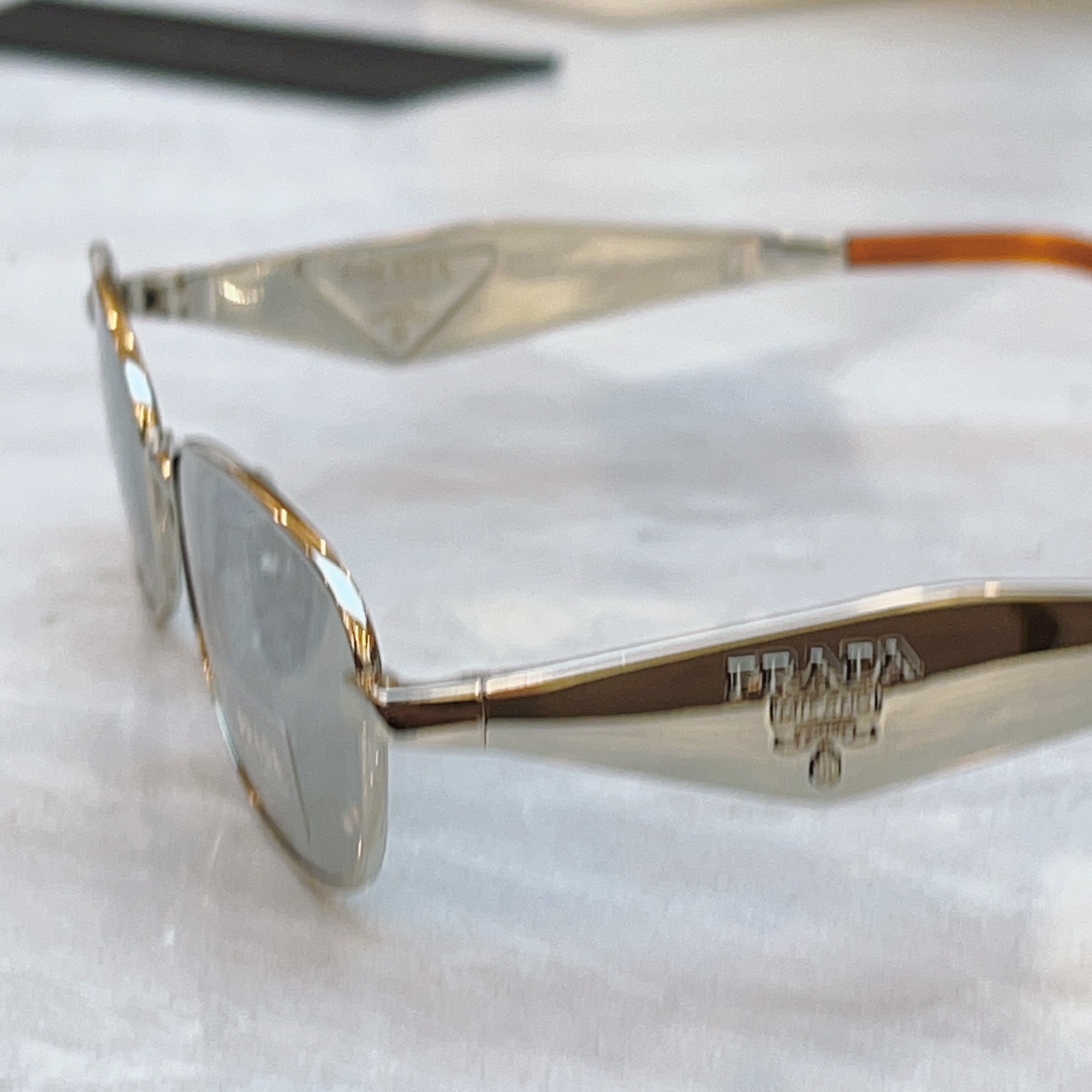 ，【PRAD*】普拉*达新款太阳镜🕶️，MODEL：PR D51S，SIZE：55口18-140