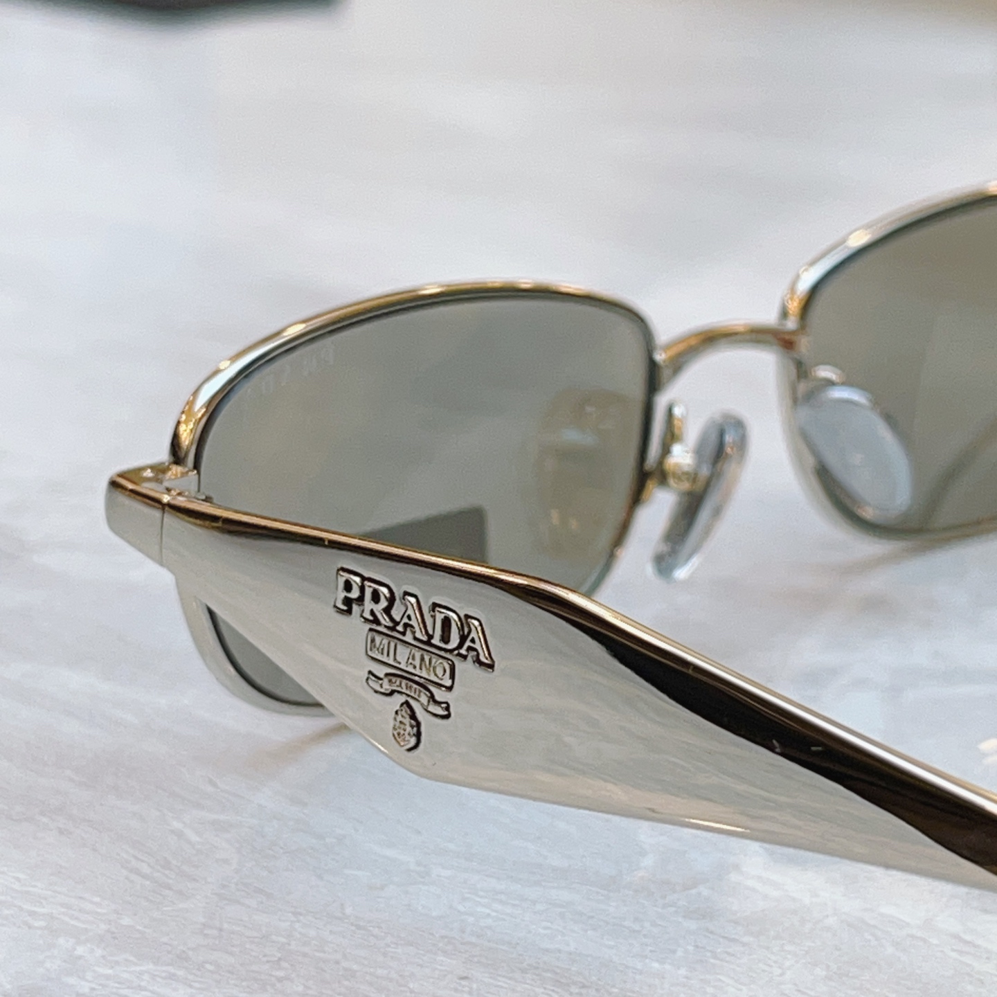 ，【PRAD*】普拉*达新款太阳镜🕶️，MODEL：PR D51S，SIZE：55口18-140