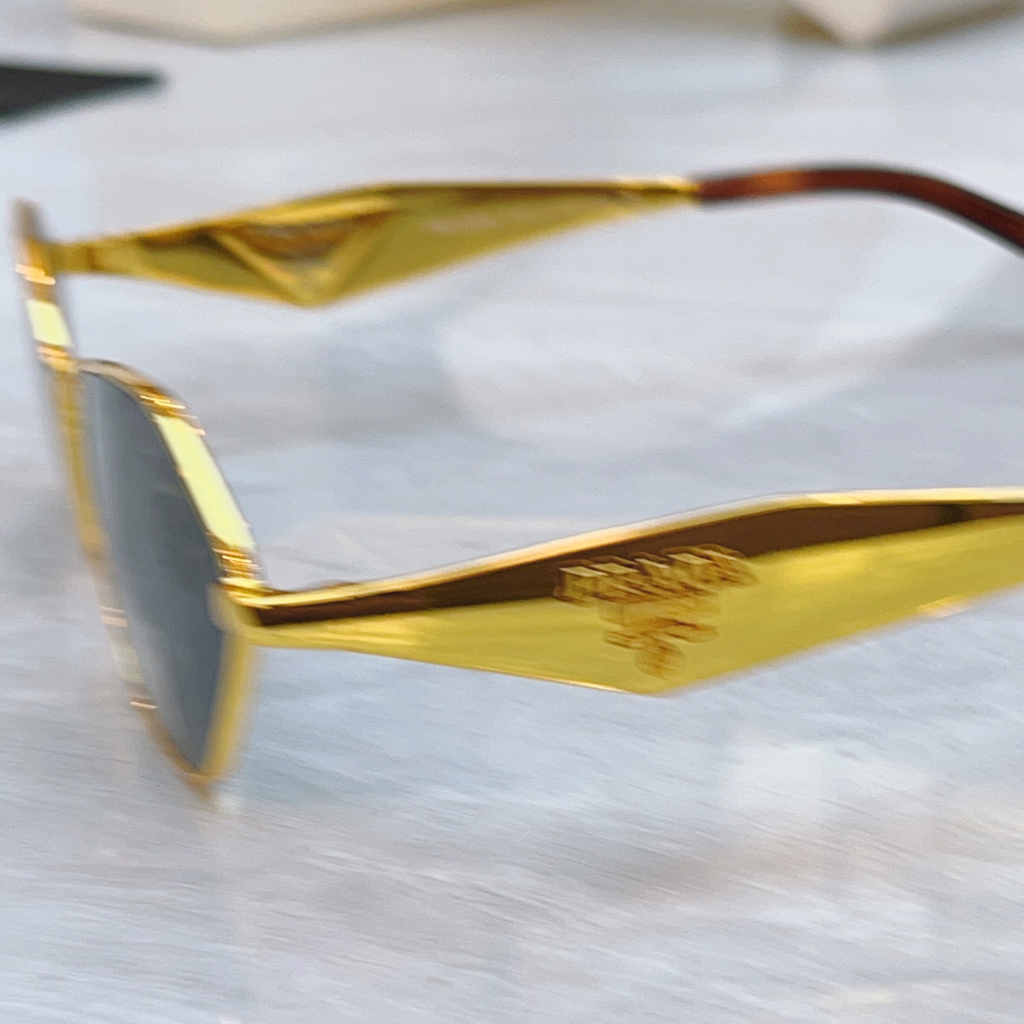 ，【PRAD*】普拉*达新款太阳镜🕶️，MODEL：PR D50S，SIZE：57口16-140