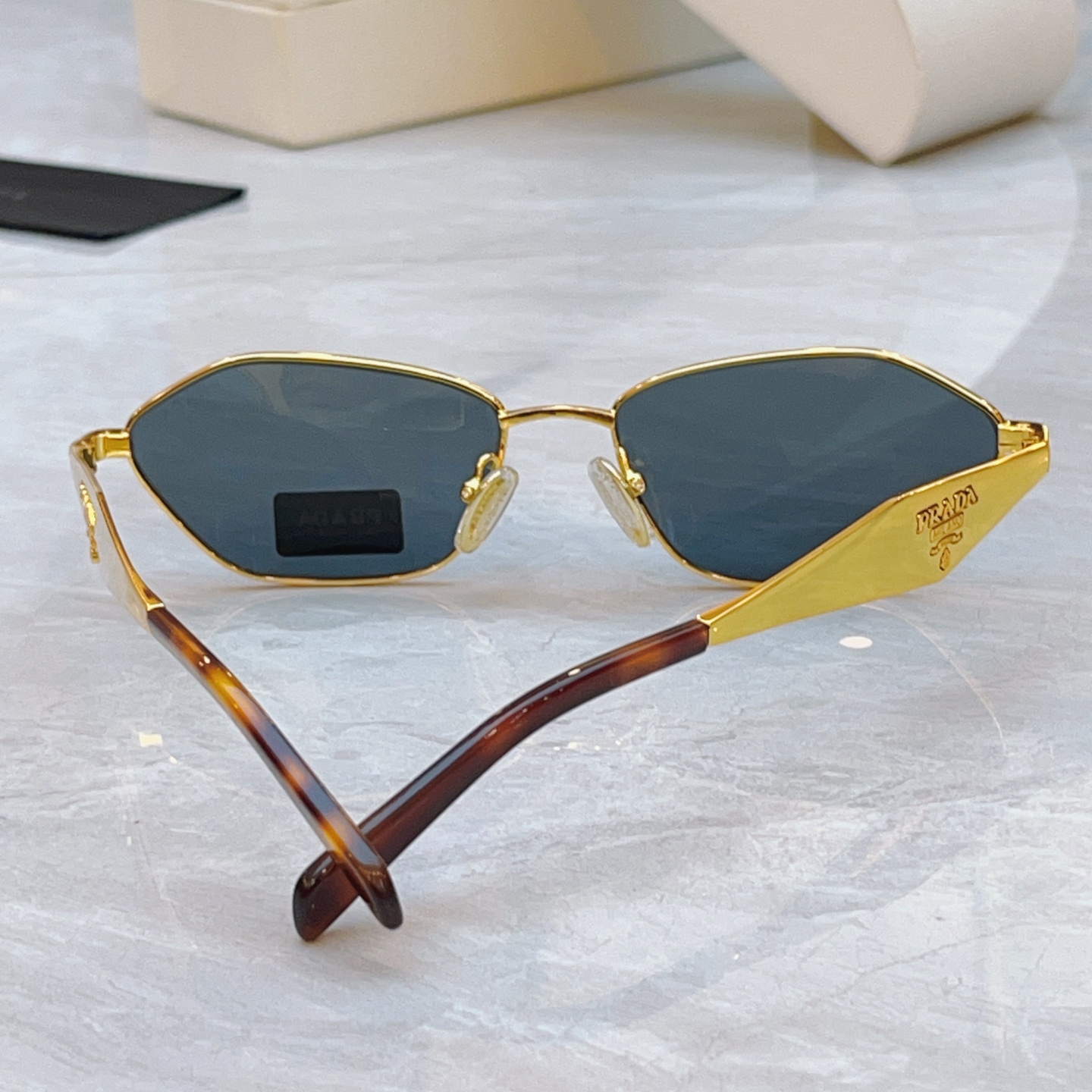 ，【PRAD*】普拉*达新款太阳镜🕶️，MODEL：PR D50S，SIZE：57口16-140