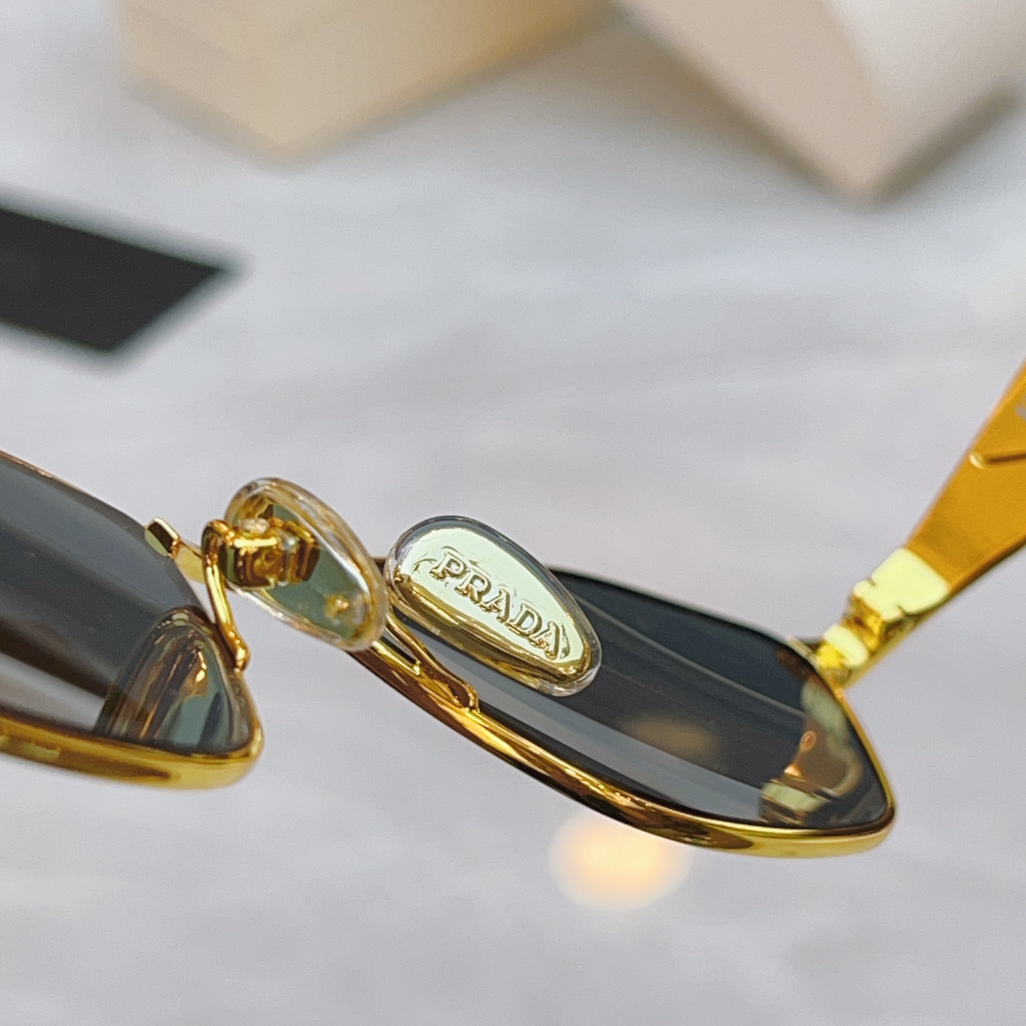 ，【PRAD*】普拉*达新款太阳镜🕶️，MODEL：PR D50S，SIZE：57口16-140