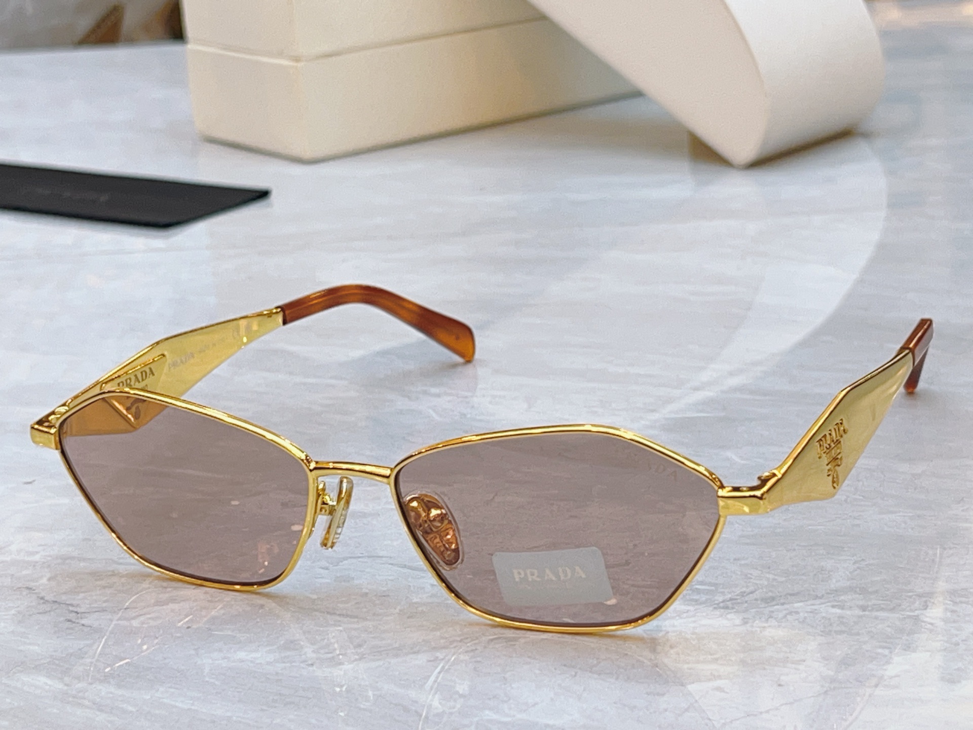 ，【PRAD*】普拉*达新款太阳镜🕶️，MODEL：PR D50S，SIZE：57口16-140