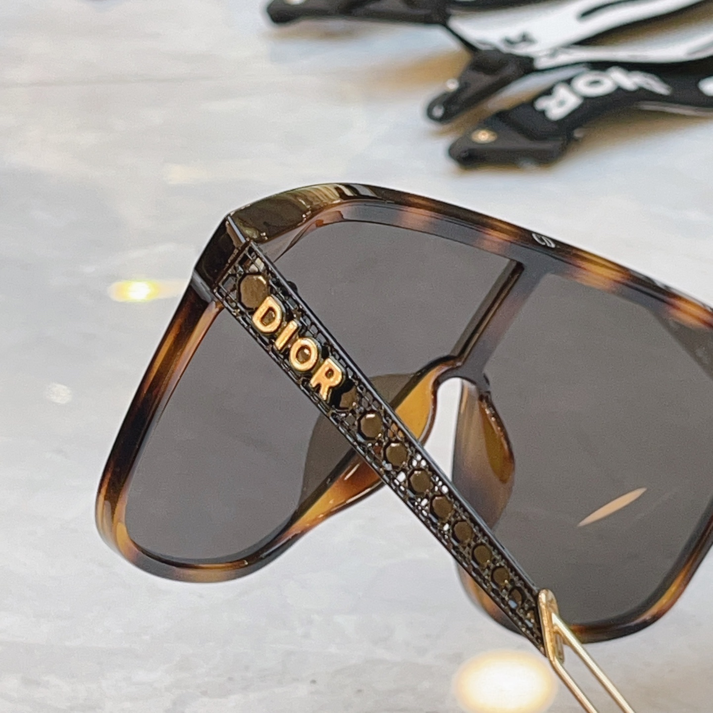，【DIO* 】迪*奥新款太阳镜，MODEL：Dior DIORFAST S7F，SIZE：136口0-