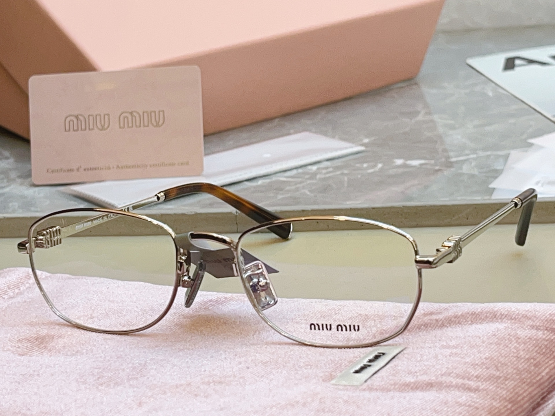，【MIUMI*】缪*缪新款眼镜架，Mod:OMU 52ZV，SIZE:53口21-140