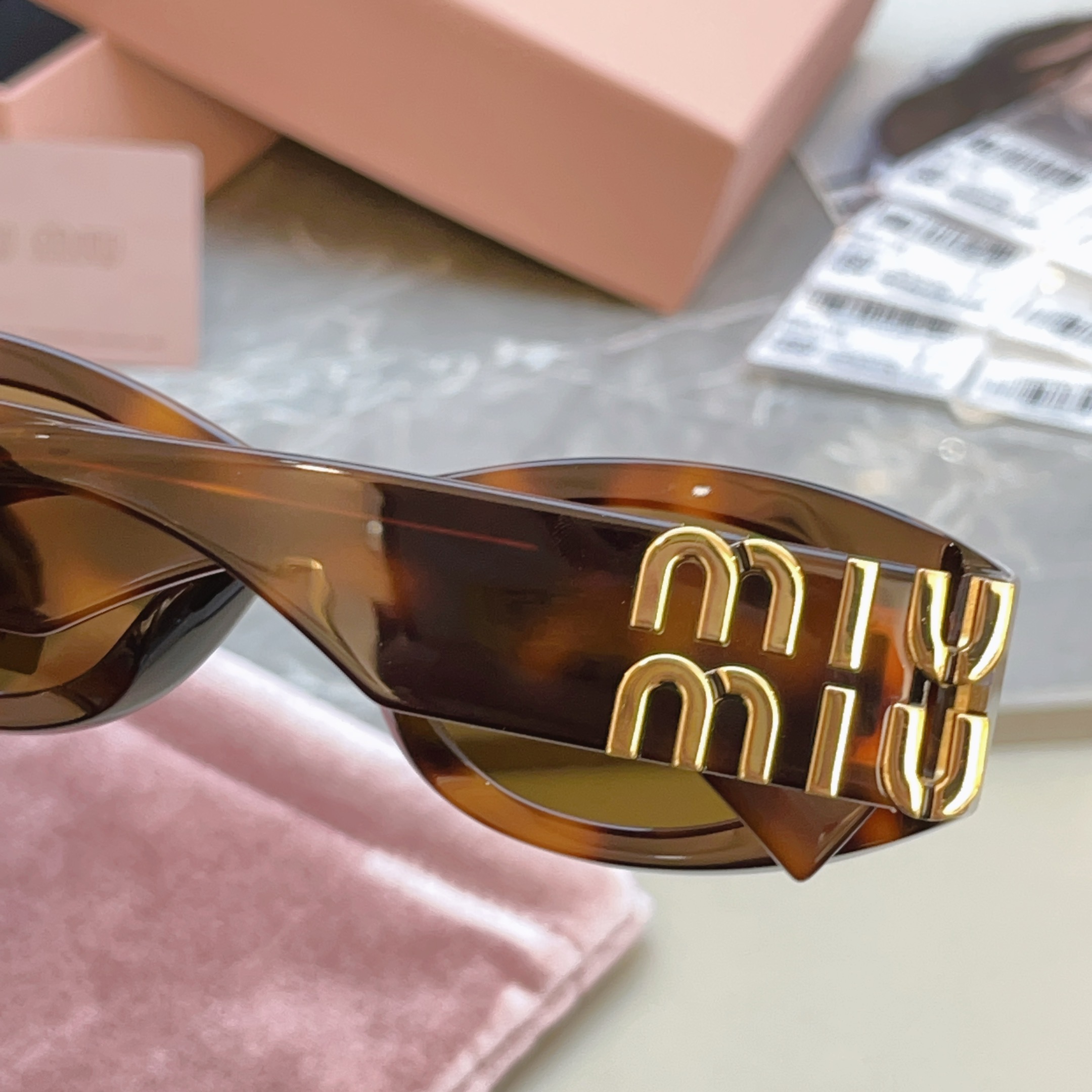 ，【MIUMI*】缪*缪新款太阳镜🕶️，Mod:SMU 11W，SIZE:54口21-135 原单高品质