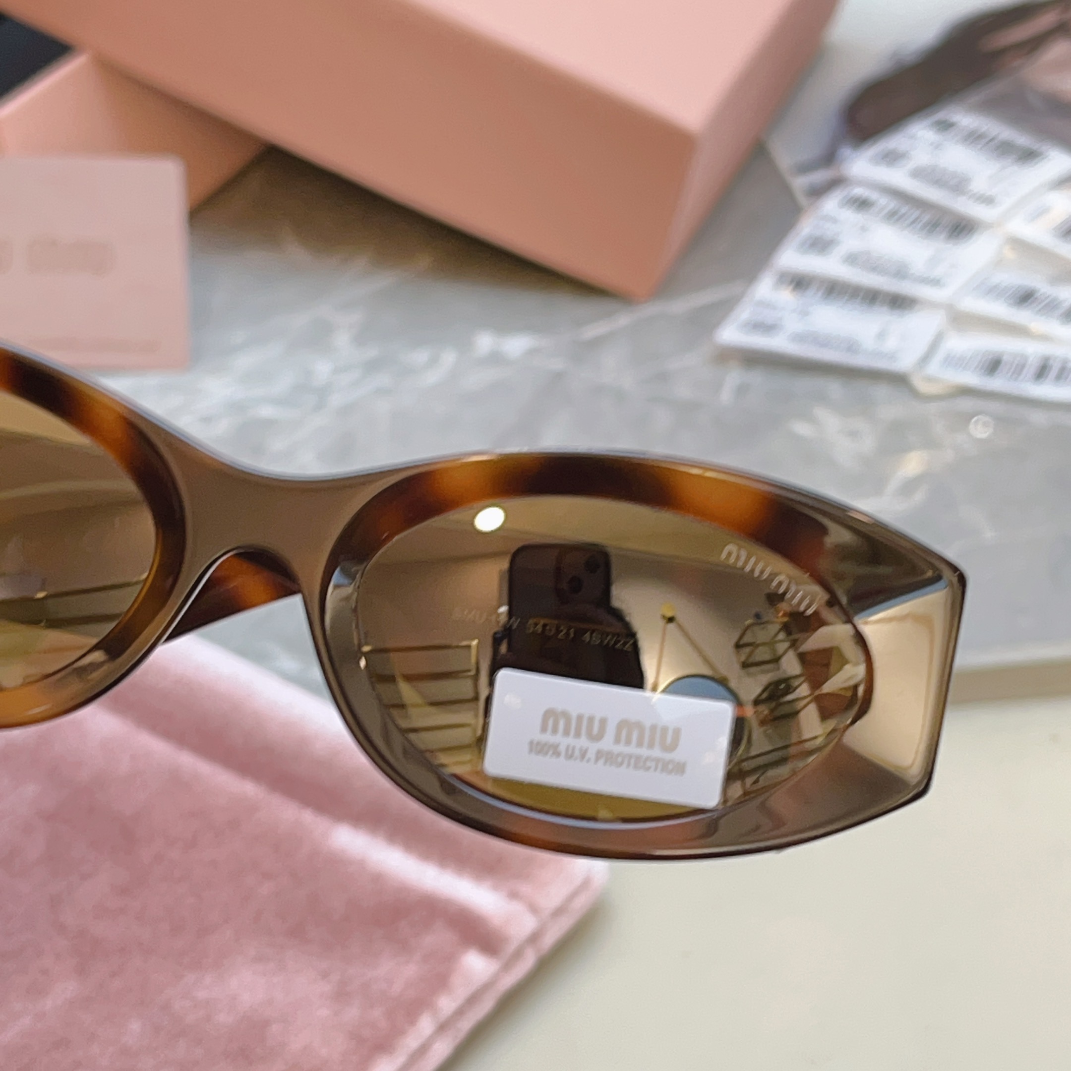 ，【MIUMI*】缪*缪新款太阳镜🕶️，Mod:SMU 11W，SIZE:54口21-135 原单高品质