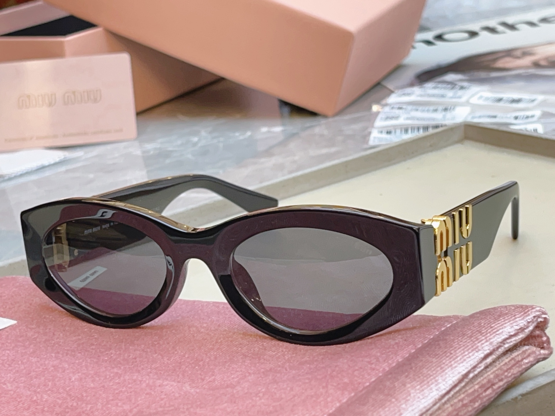 ，【MIUMI*】缪*缪新款太阳镜🕶️，Mod:SMU 11W，SIZE:54口21-135 原单高品质