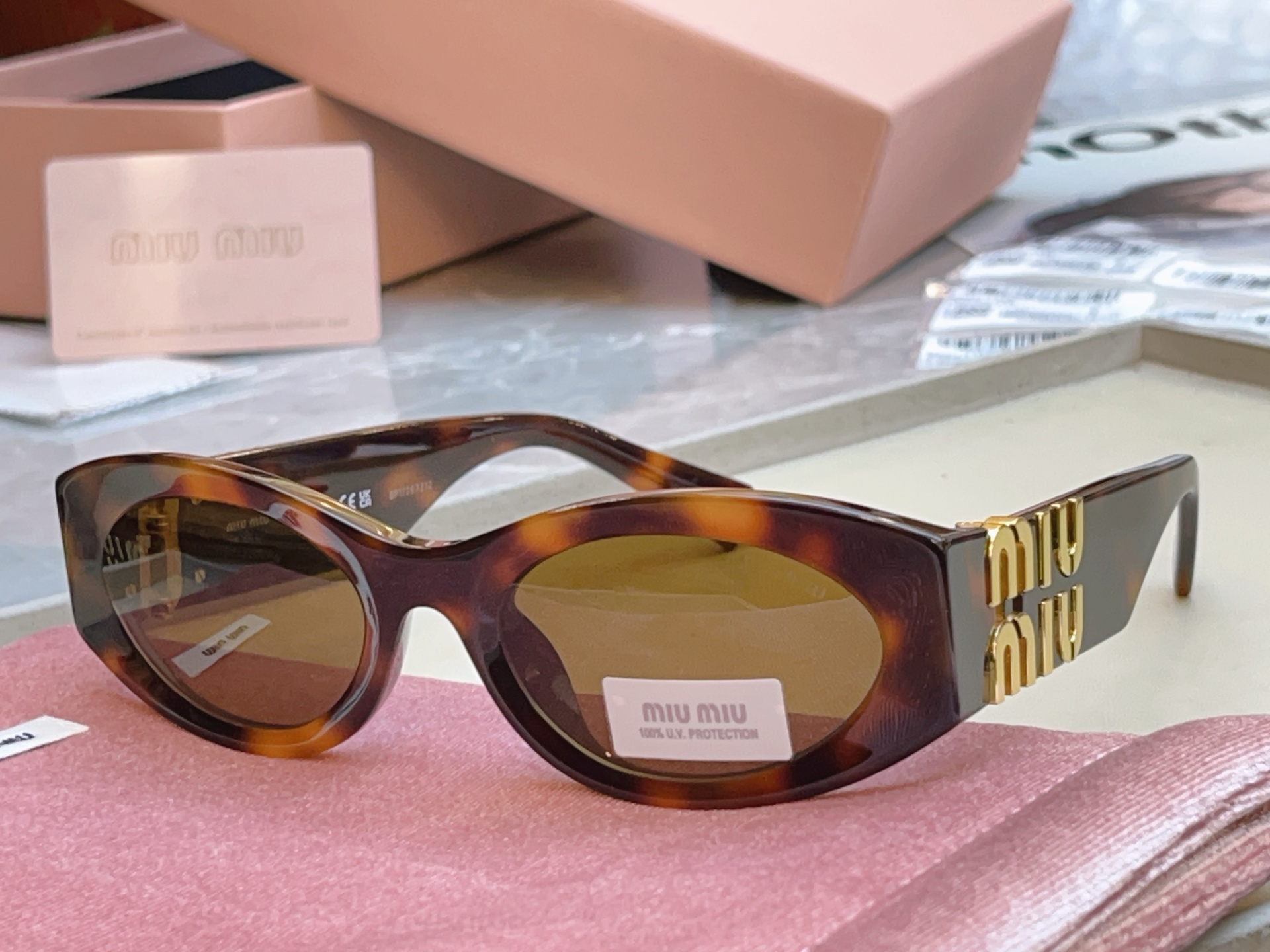 ，【MIUMI*】缪*缪新款太阳镜🕶️，Mod:SMU 11W，SIZE:54口21-135 原单高品质