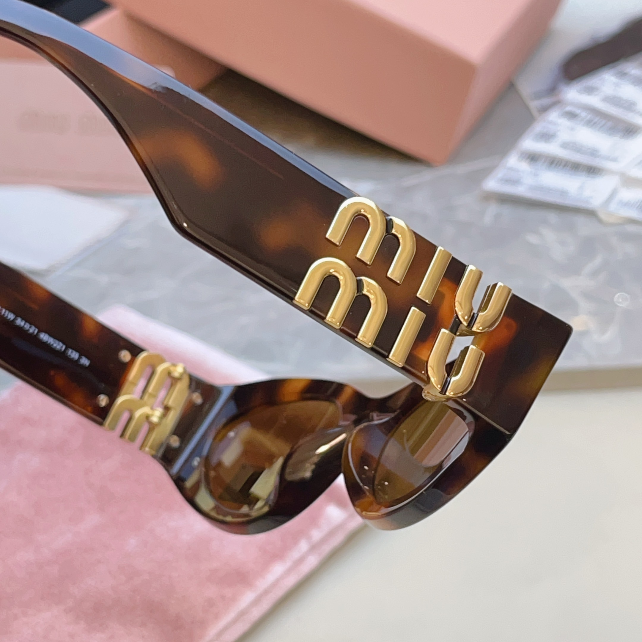 ，【MIUMI*】缪*缪新款太阳镜🕶️，Mod:SMU 11W，SIZE:54口21-135 原单高品质