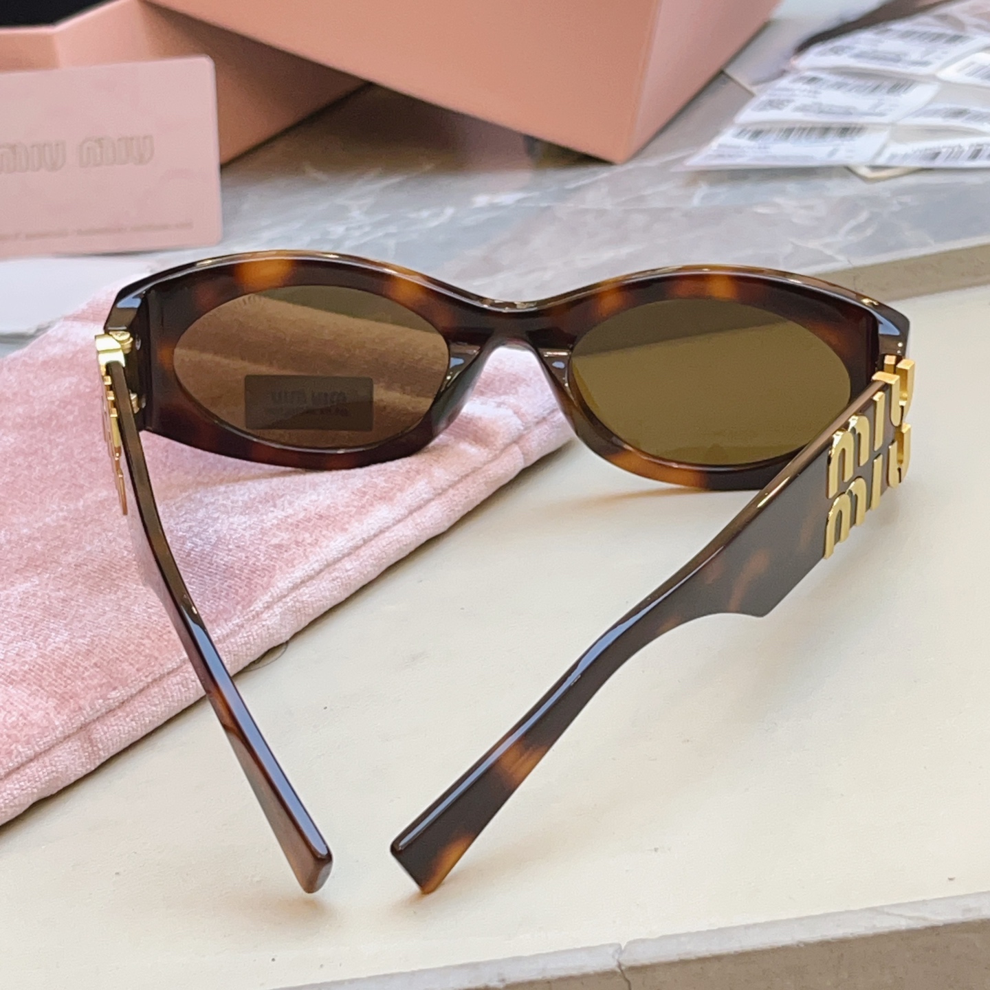 ，【MIUMI*】缪*缪新款太阳镜🕶️，Mod:SMU 11W，SIZE:54口21-135 原单高品质