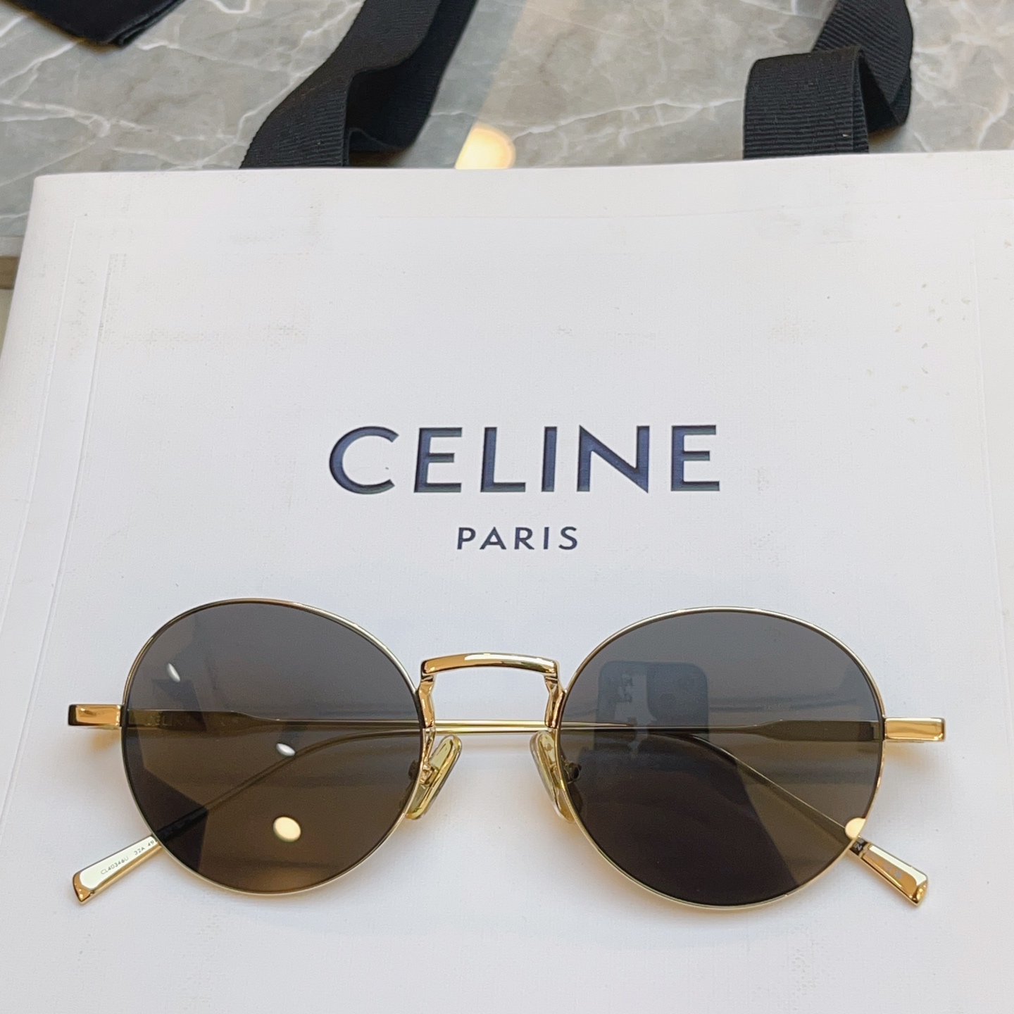，【CELIN*】赛*琳新款太阳镜 高品质✨， MODEL:CL40346U，SIZE: 49口20-140