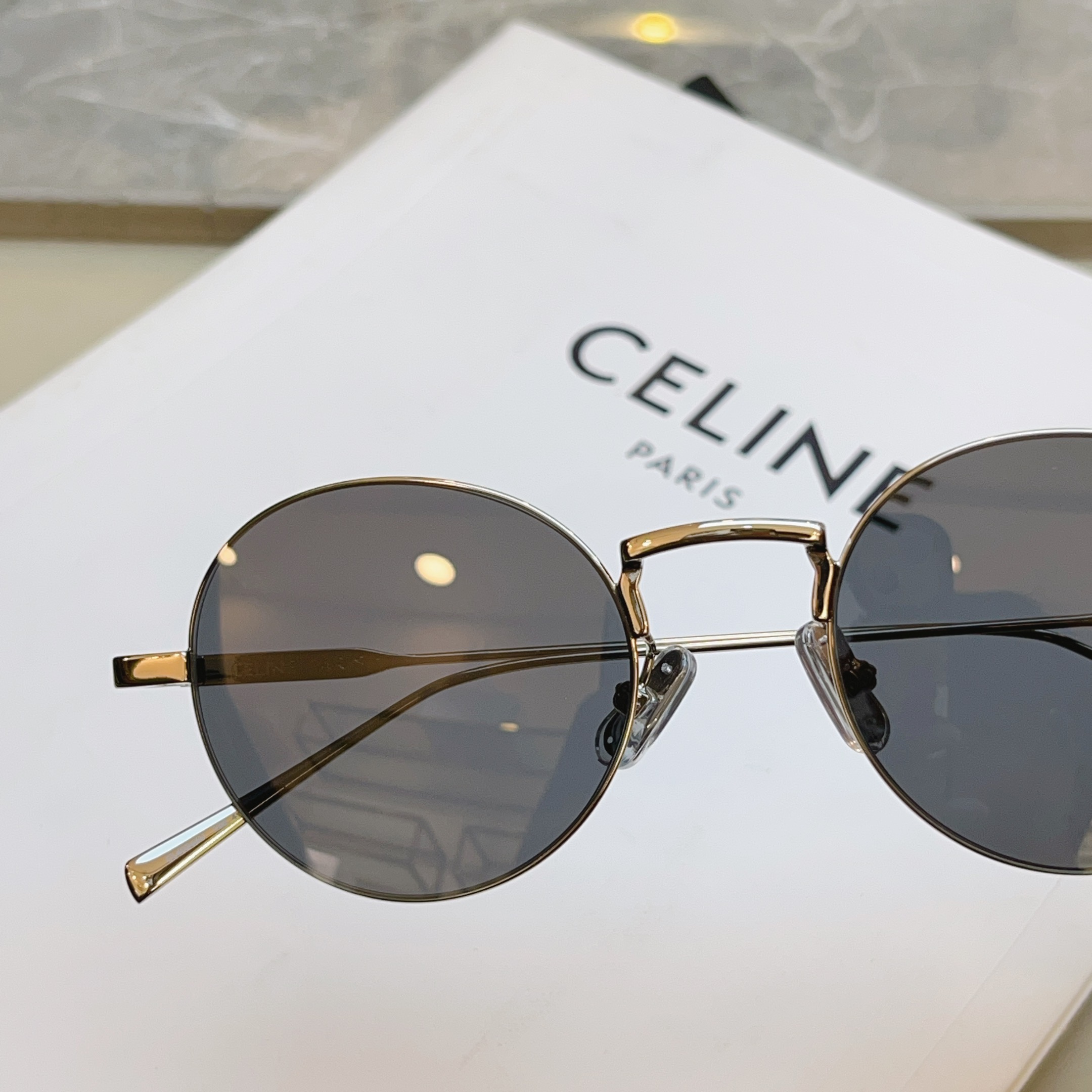 ，【CELIN*】赛*琳新款太阳镜 高品质✨， MODEL:CL40346U，SIZE: 49口20-140