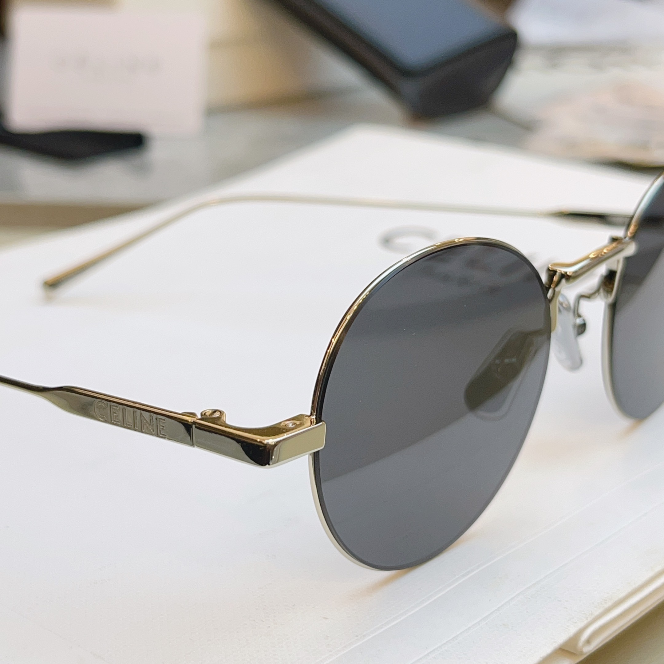 ，【CELIN*】赛*琳新款太阳镜 高品质✨， MODEL:CL40346U，SIZE: 49口20-140