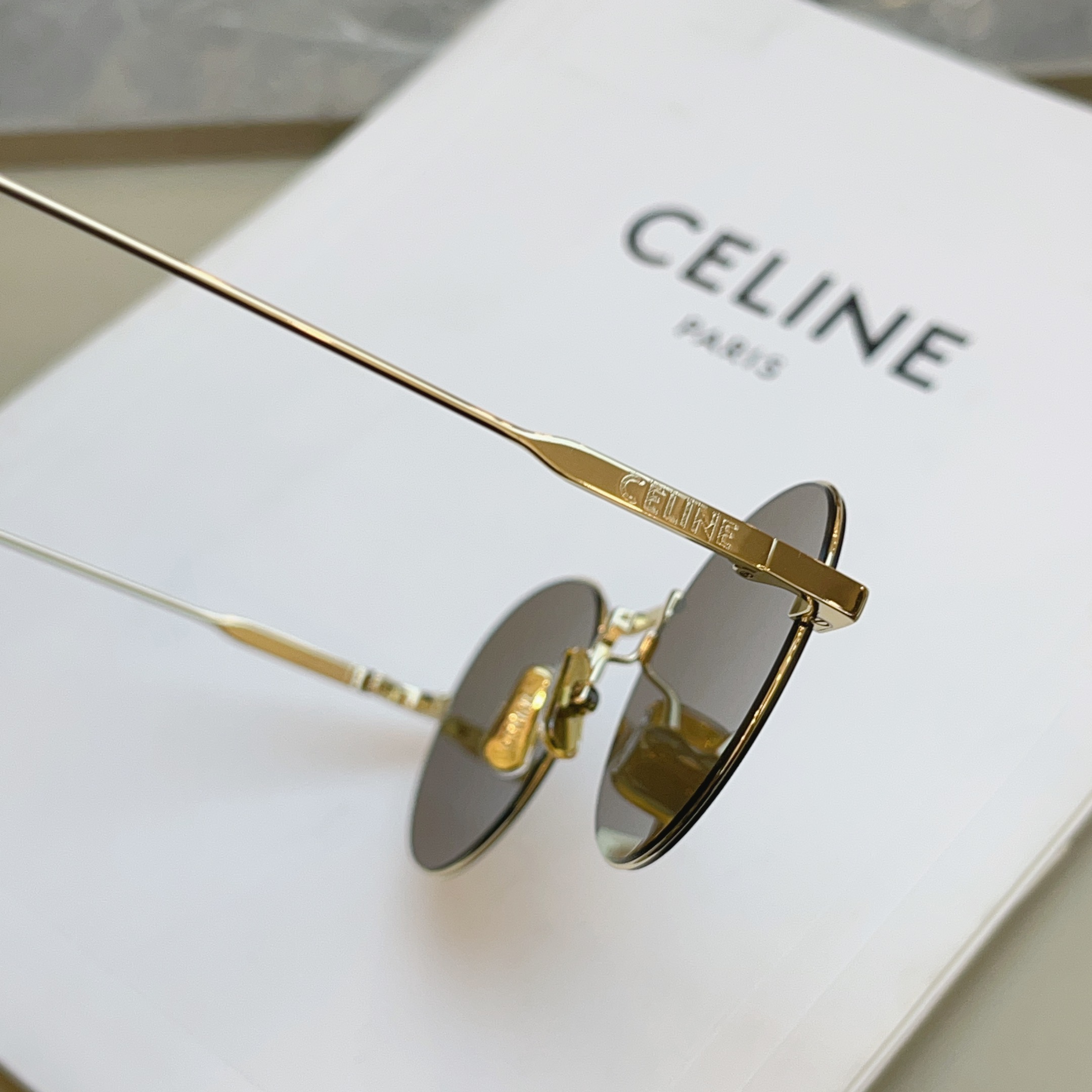 ，【CELIN*】赛*琳新款太阳镜 高品质✨， MODEL:CL40346U，SIZE: 49口20-140