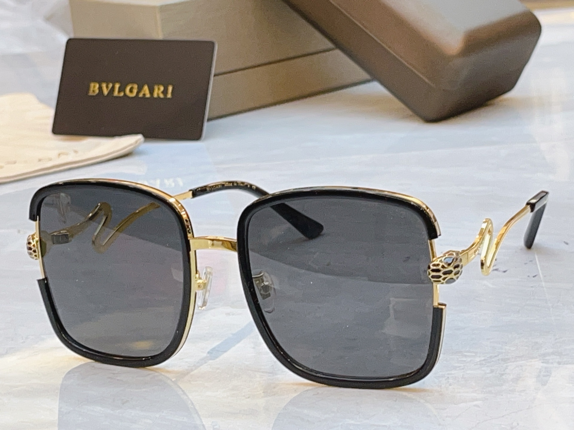 ，【BVLGA*】宝格*丽新款太阳镜，MODEL：BV 8880，SIZE：57口20-142