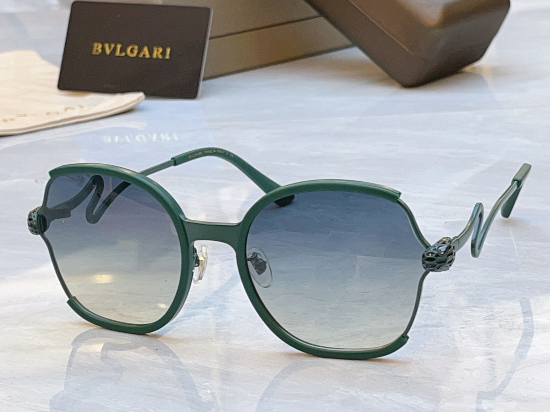 ，【BVLGA*】宝格*丽新款太阳镜，MODEL：BV 9735，SIZE：57口20-142