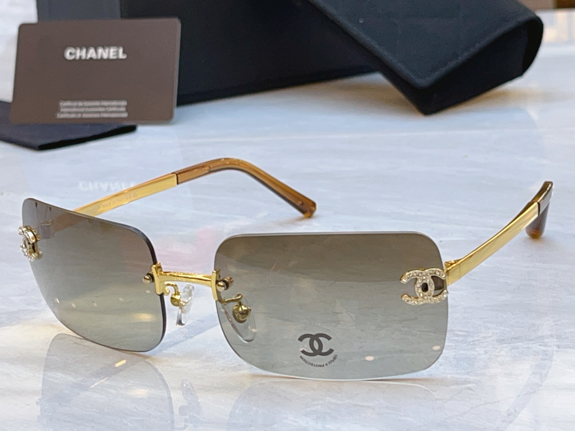 【CHANE*】香奈儿新款太阳镜，MODEL：CH4218，SIZE：60口16-145