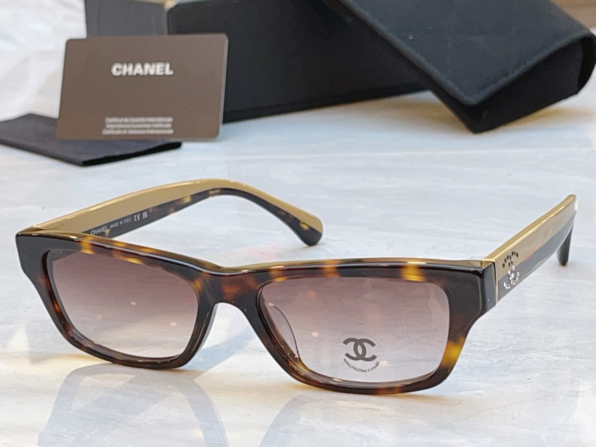 【CHANE*】香奈儿新款太阳镜，MODEL：CH5561B，SIZE：54口20-140