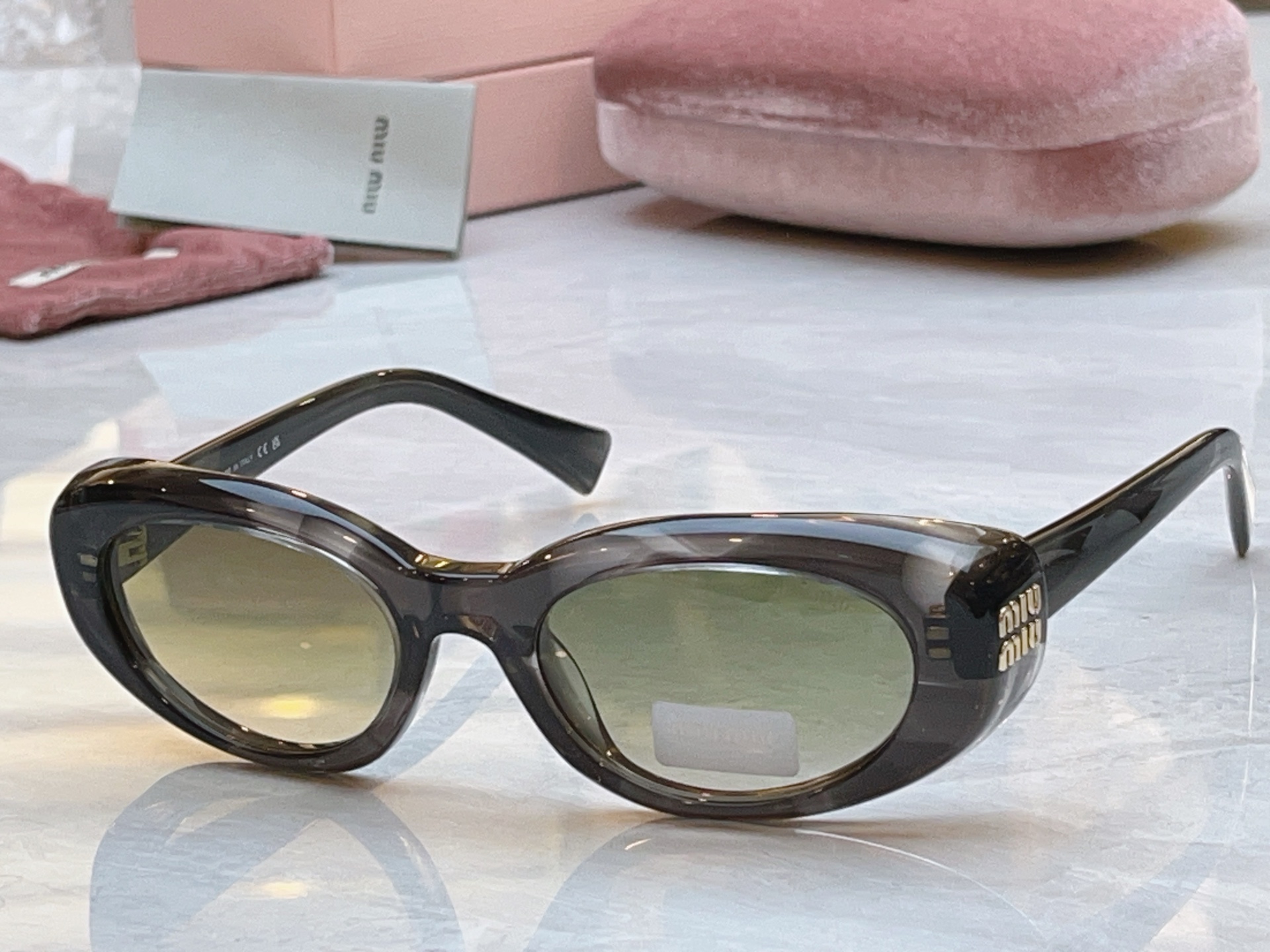 【MIUMI*】缪*缪新款太阳镜，Mod:MU B09S，SIZE:52口22-140