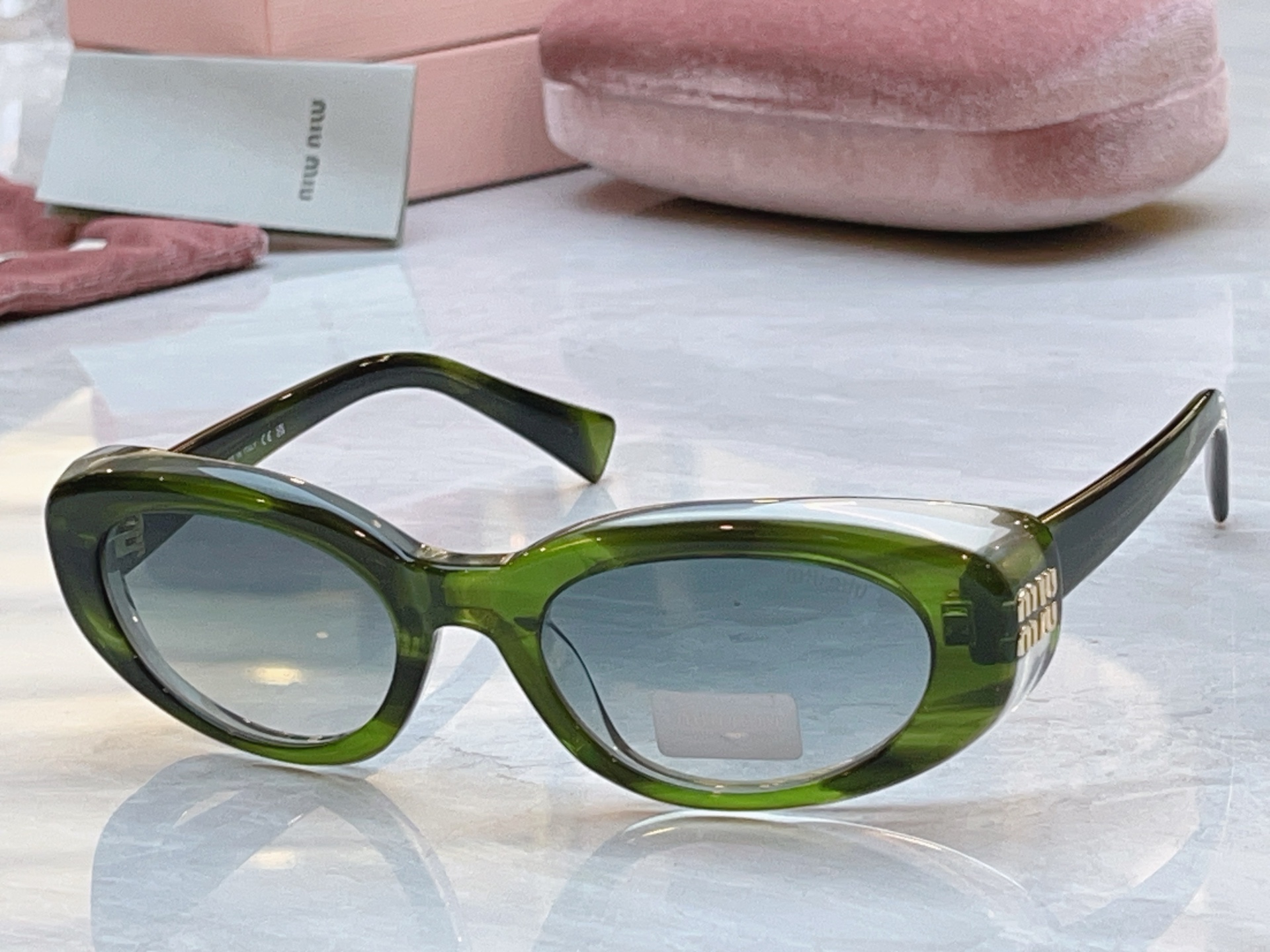 【MIUMI*】缪*缪新款太阳镜，Mod:MU B09S，SIZE:52口22-140