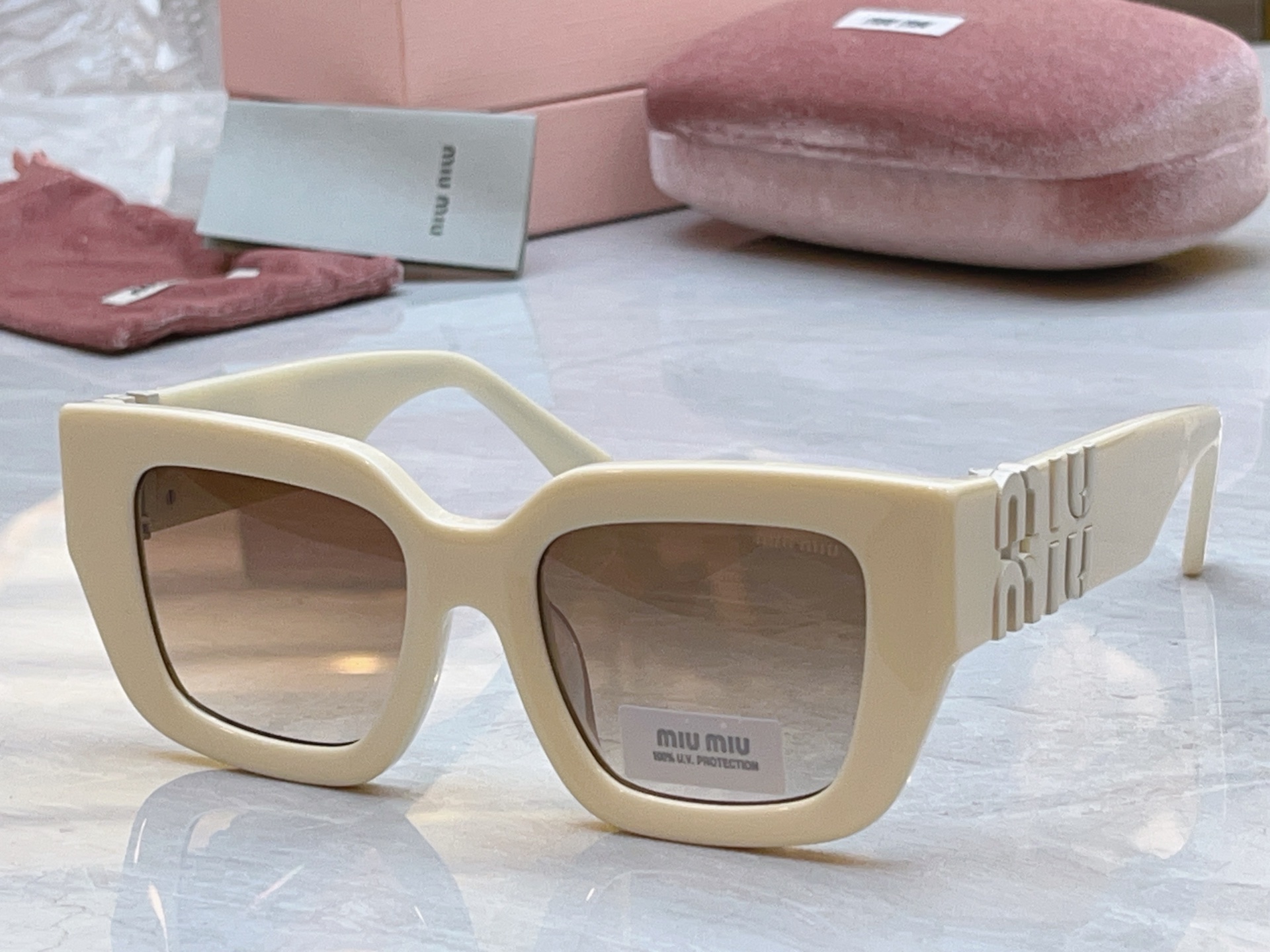 【MIUMI*】缪*缪新款太阳镜，Mod:MU B05-F，SIZE:51口20-135