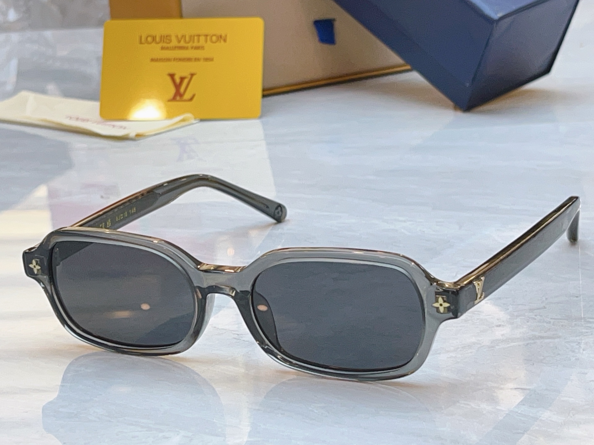 【LOUIS VUITTO*】路易*威登新款太阳镜，MODEL：Z3222U，SIZE：53口18-14
