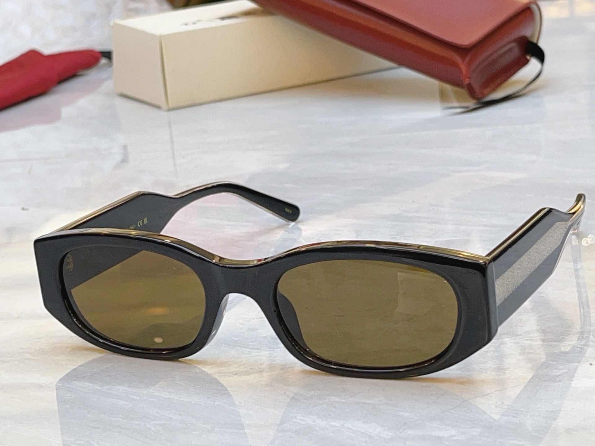 【GUCC*】古*驰新款太阳镜，MODEL：GG2068SA，SIZE：55口21-145