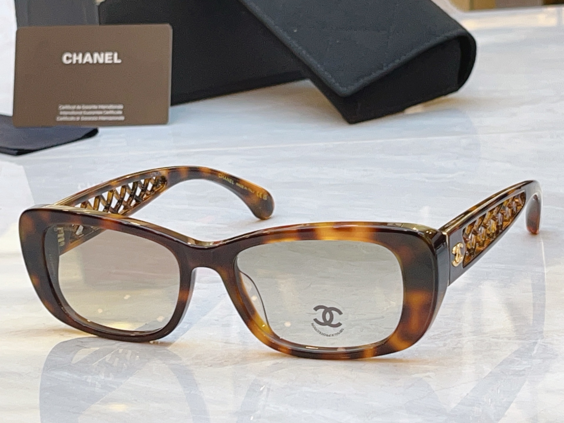 【CHANE*】香奈儿新款太阳镜，MODEL：CH3518，SIZE：54口17-135