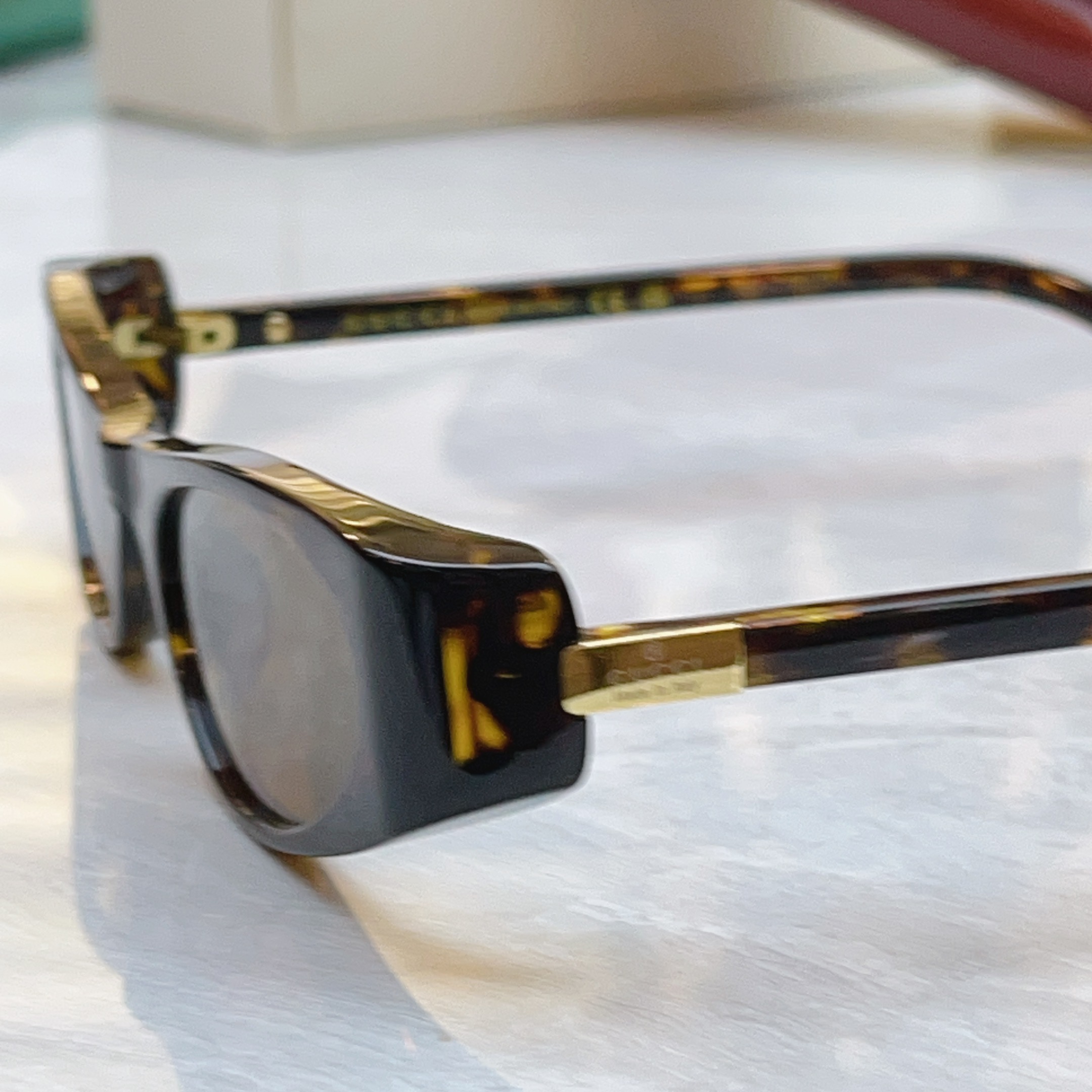 【GUCC*】古*驰新款太阳镜，MODEL：GG2089S，SIZE:52口20-135